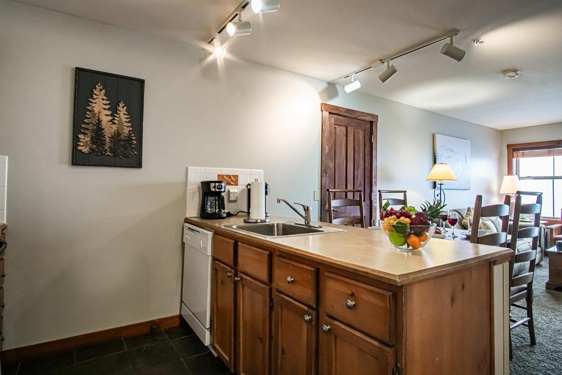 Rimfire 322-323: Combined 2 one bedroom units, Slopeside