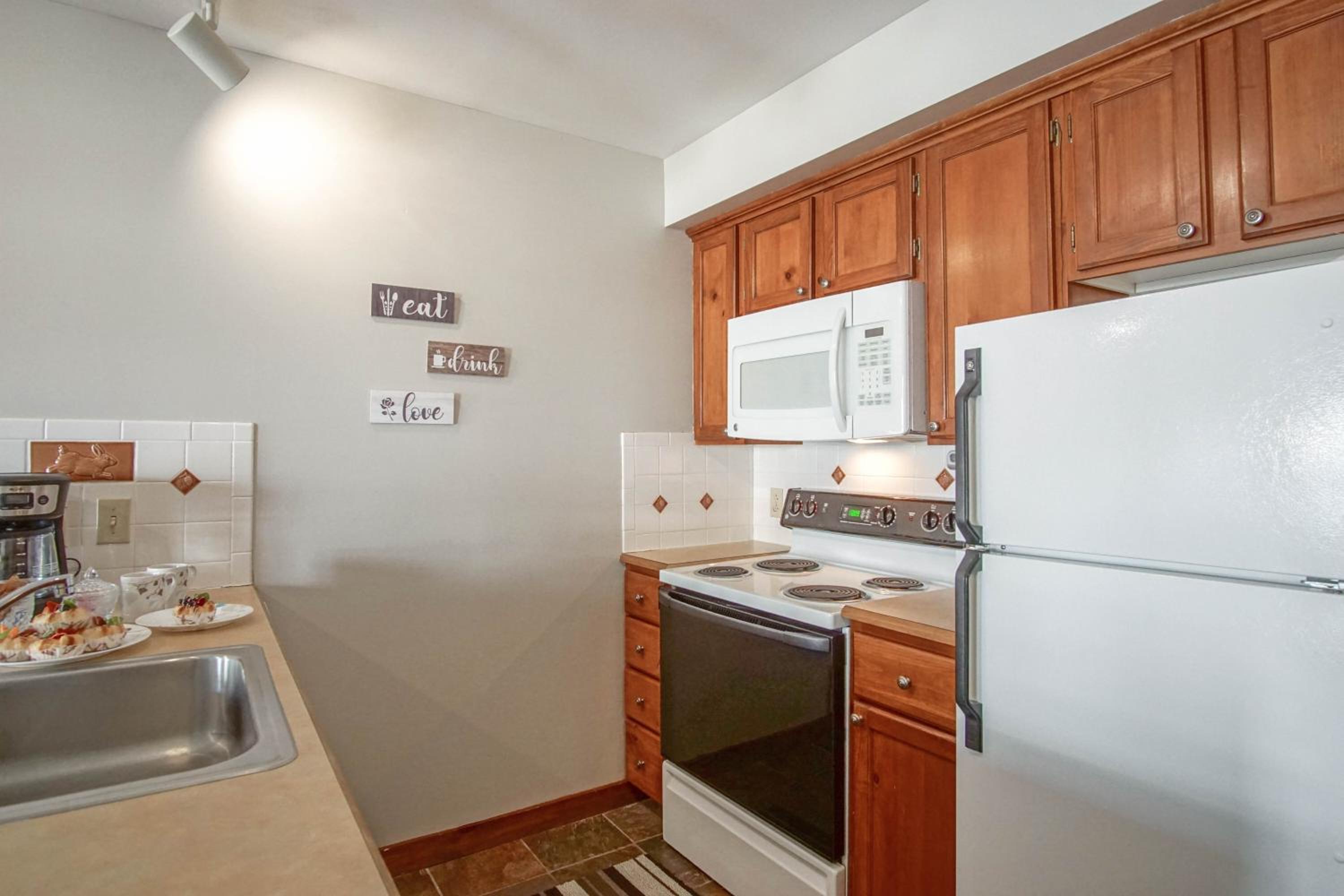 Rimfire 322-323: Combined 2 one bedroom units, Slopeside