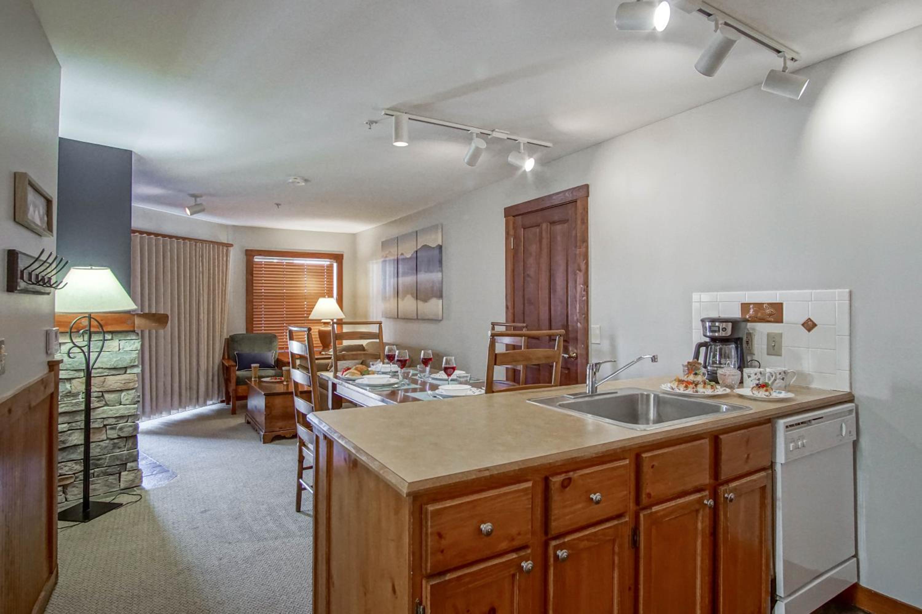 Rimfire 322-323: Combined 2 one bedroom units, Slopeside