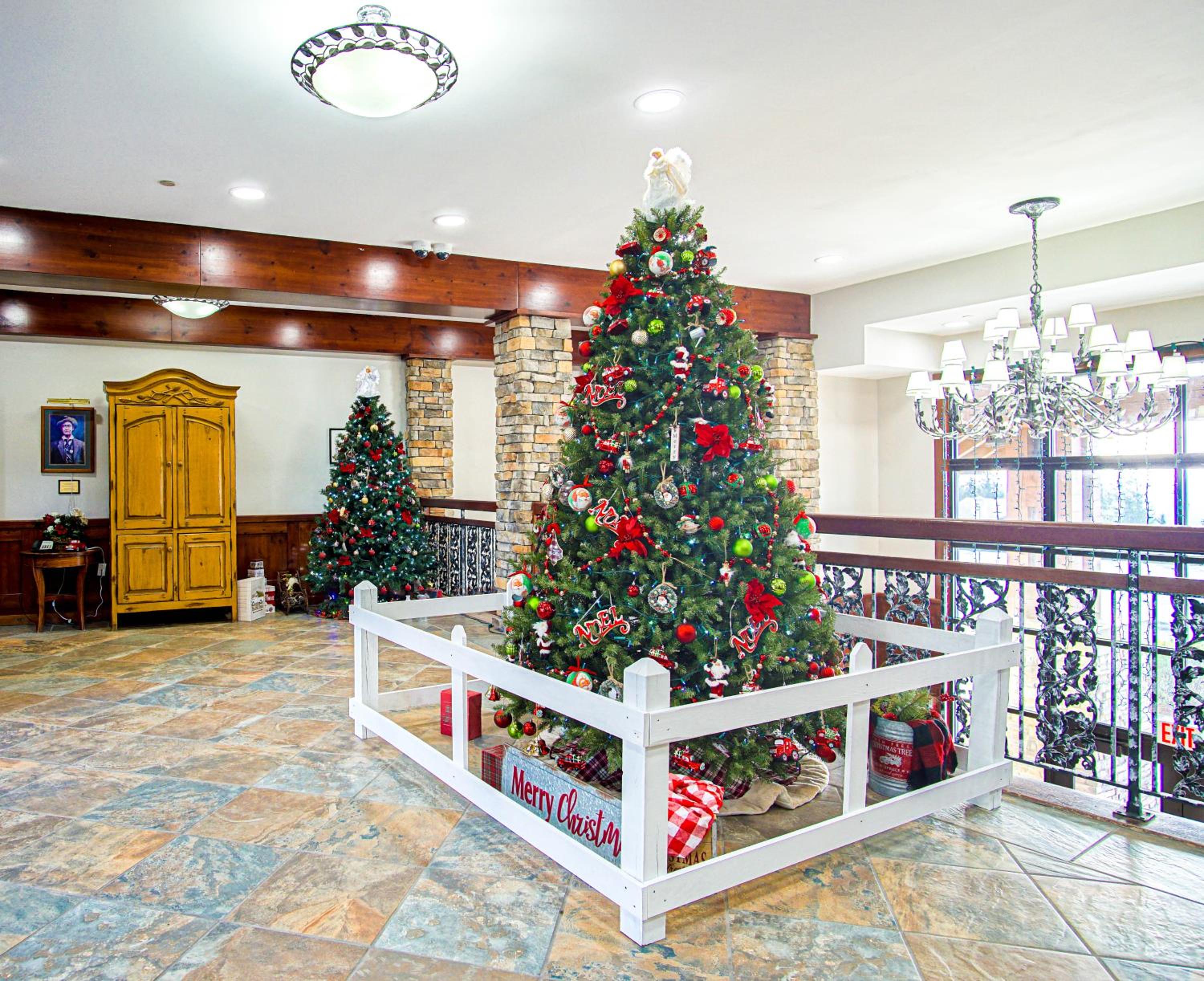 Rimfire 322-323: Combined 2 one bedroom units, Slopeside
