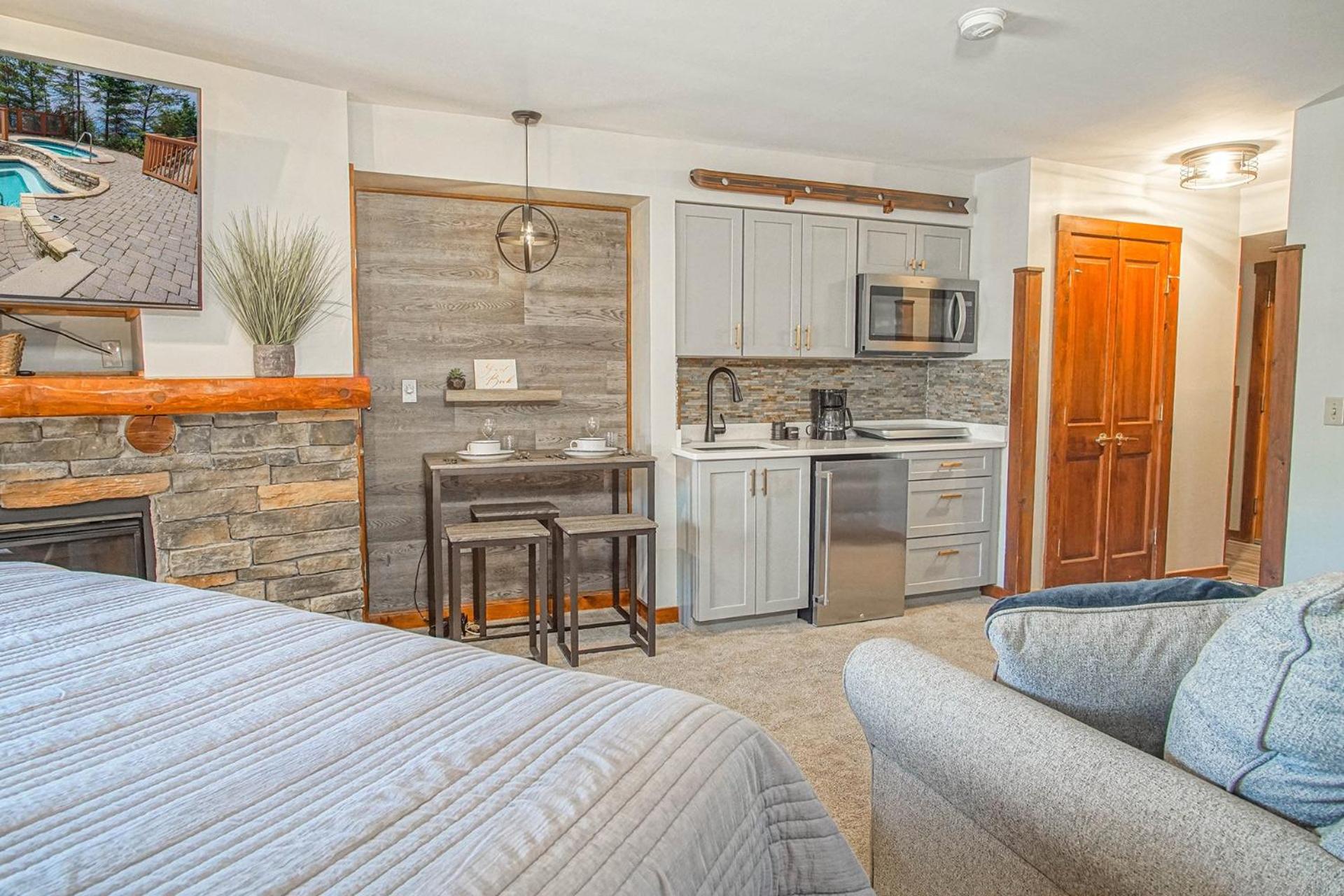 Rimfire 421 Cozy Studio just steps from the village Slope Side