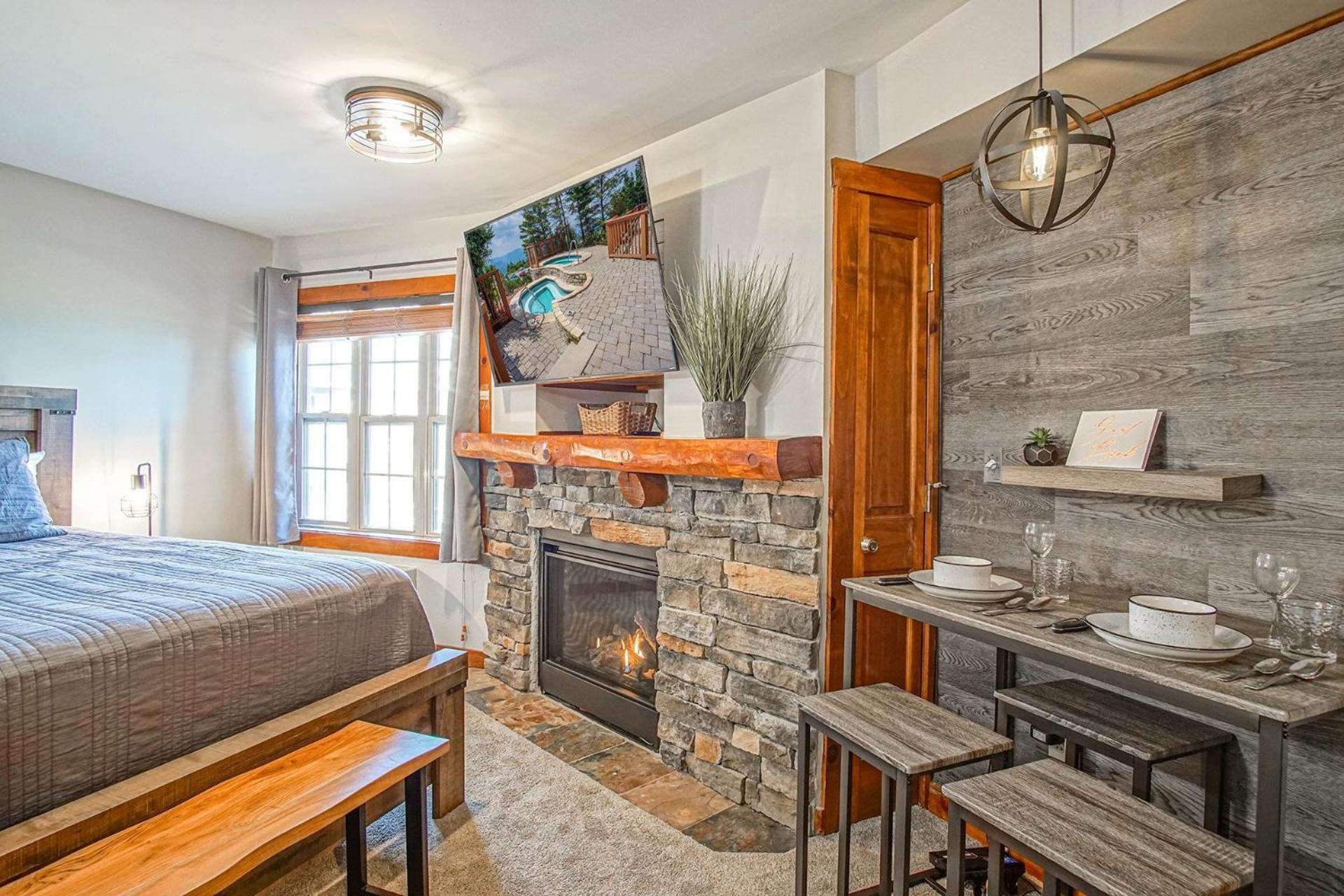 Rimfire 421 Cozy Studio just steps from the village Slope Side