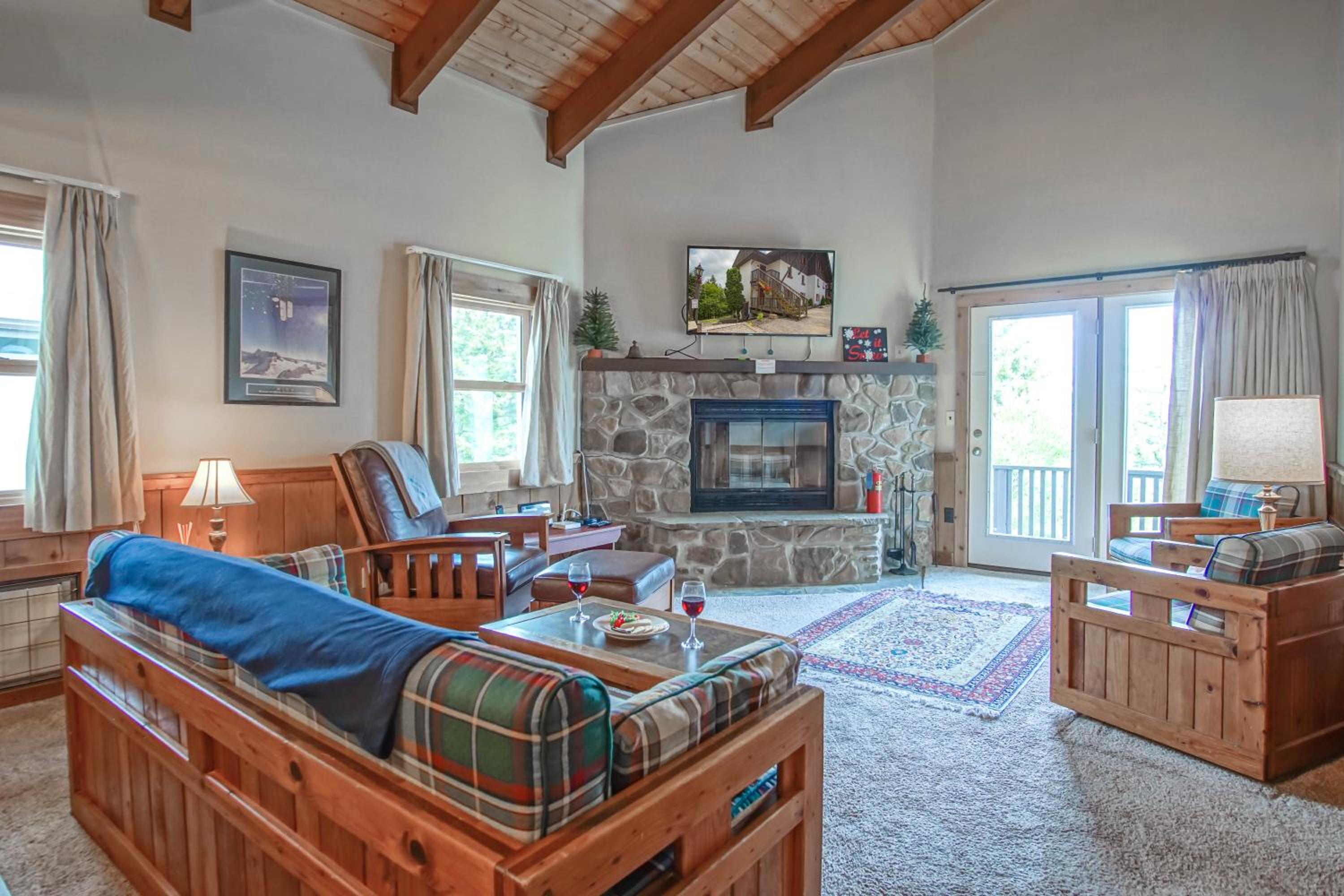 Whistlepunk #12: 4 Bedroom, 3 Bath: Slope Side, Wood Fireplace