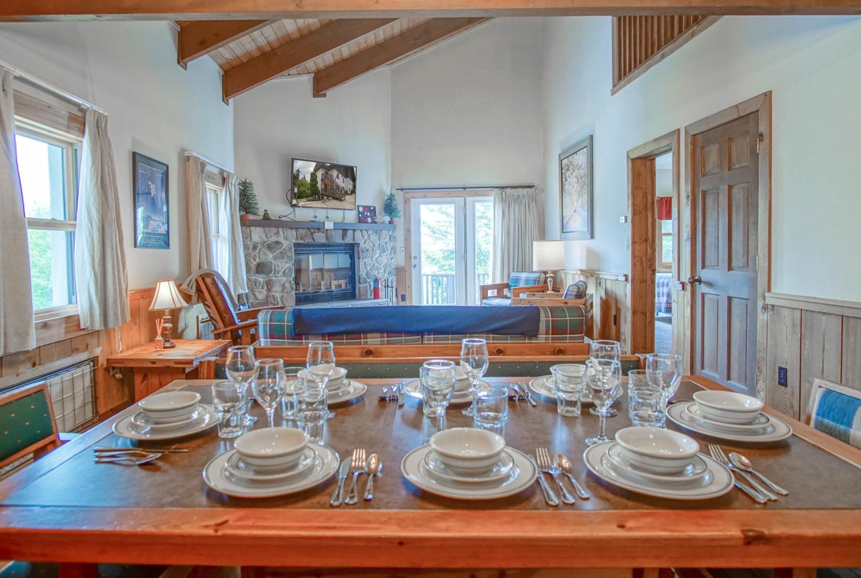 Whistlepunk #12: 4 Bedroom, 3 Bath: Slope Side, Wood Fireplace