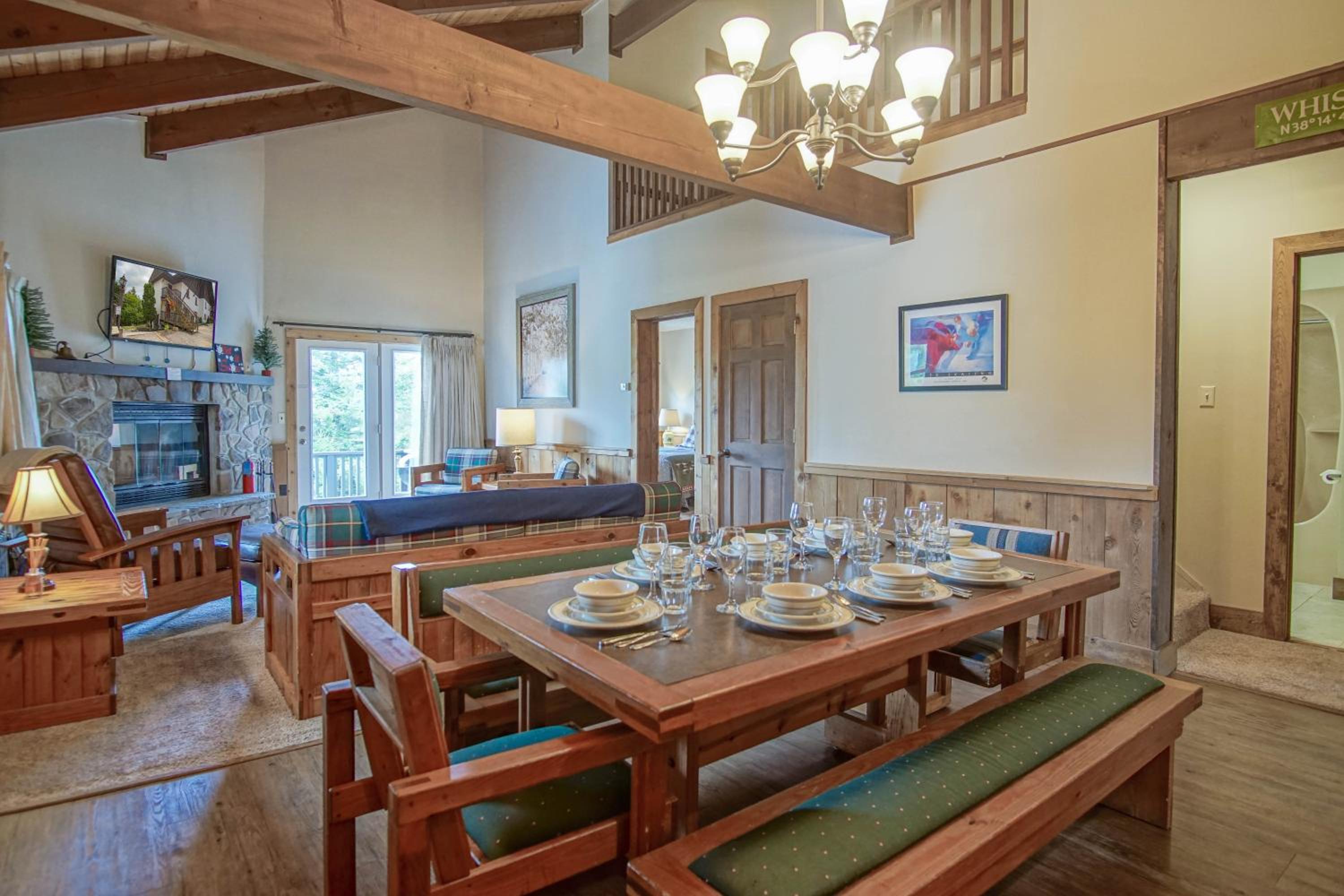 Whistlepunk #12: 4 Bedroom, 3 Bath: Slope Side, Wood Fireplace