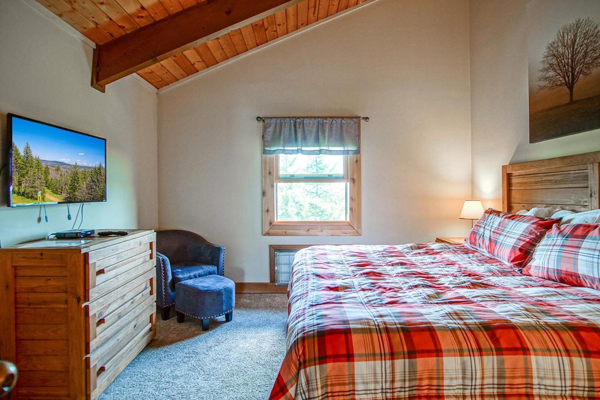 Whistlepunk #12: 4 Bedroom, 3 Bath: Slope Side, Wood Fireplace