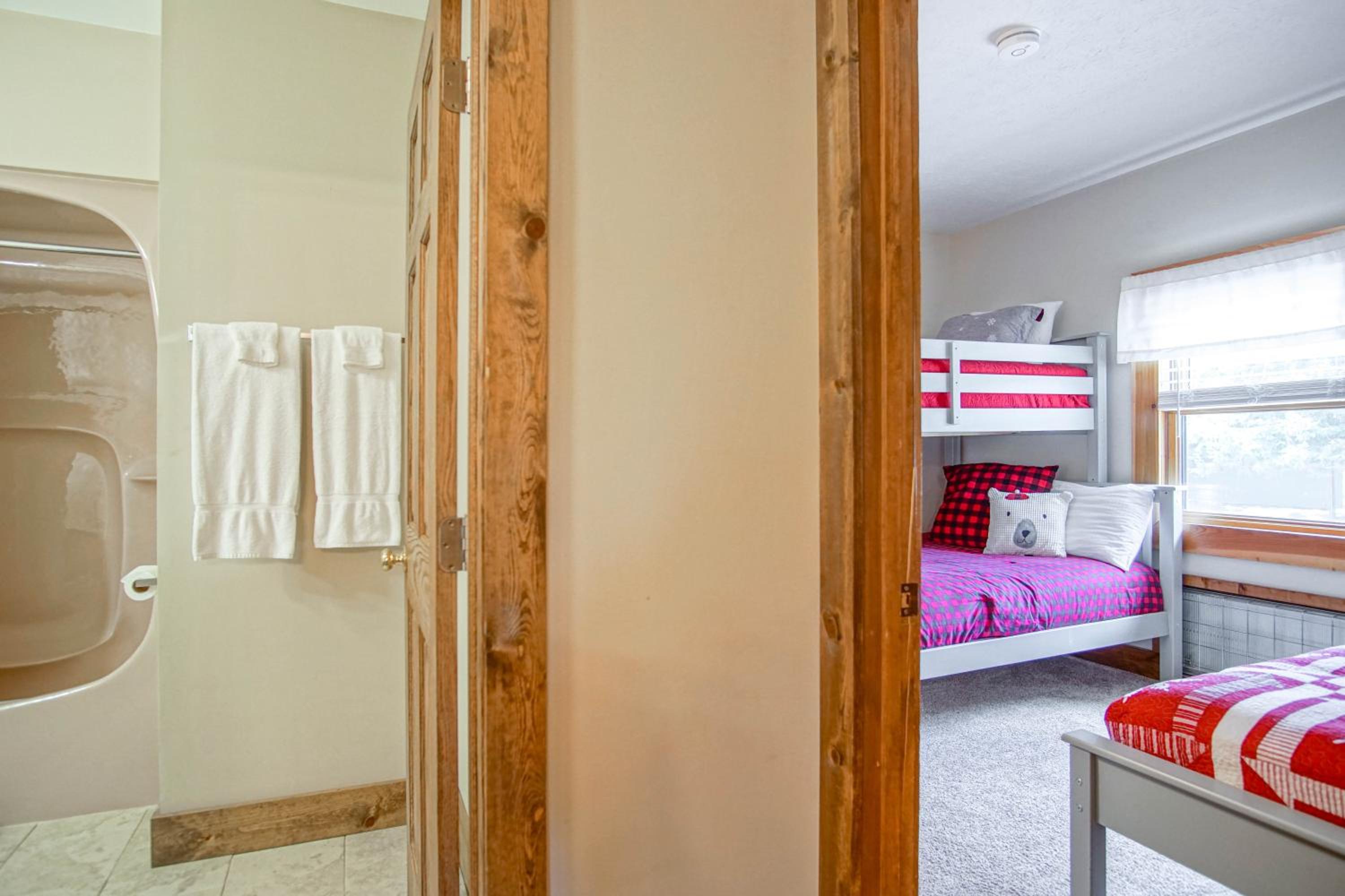 Whistlepunk #12: 4 Bedroom, 3 Bath: Slope Side, Wood Fireplace