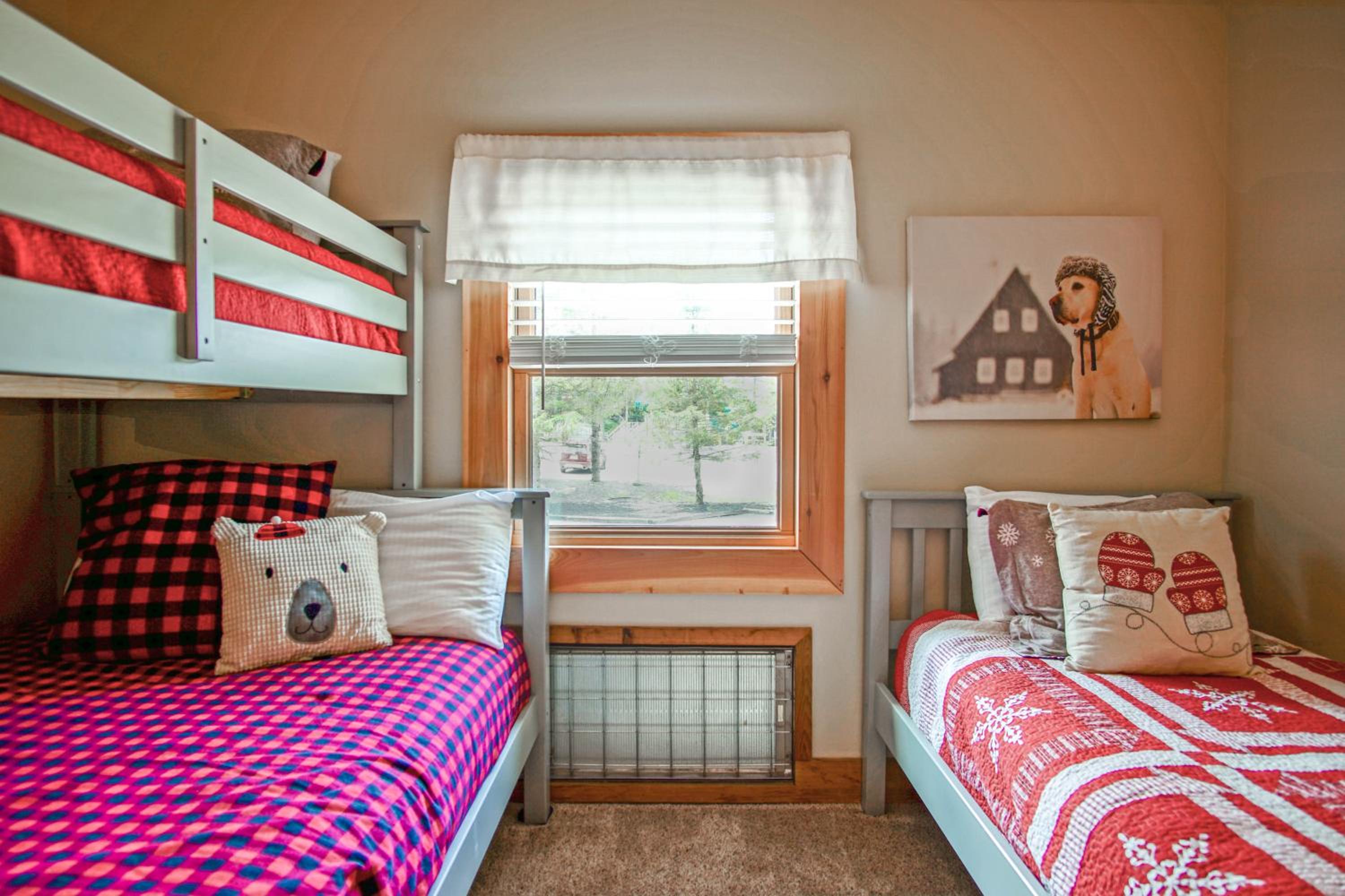 Whistlepunk #12: 4 Bedroom, 3 Bath: Slope Side, Wood Fireplace