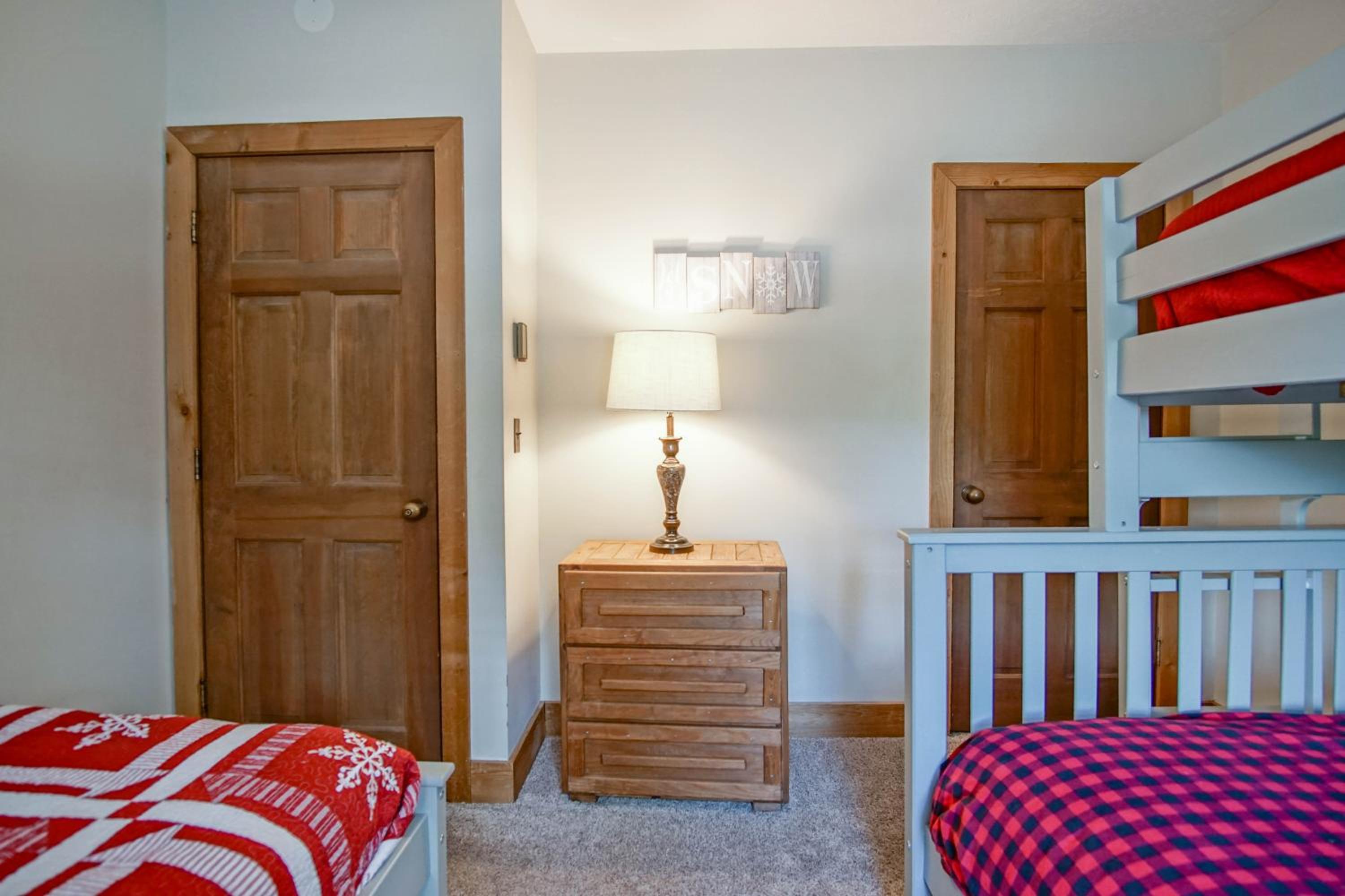 Whistlepunk #12: 4 Bedroom, 3 Bath: Slope Side, Wood Fireplace
