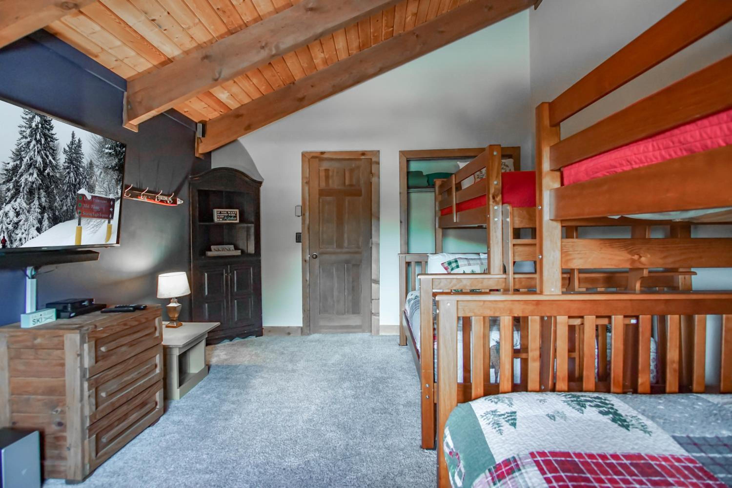 Whistlepunk #12: 4 Bedroom, 3 Bath: Slope Side, Wood Fireplace
