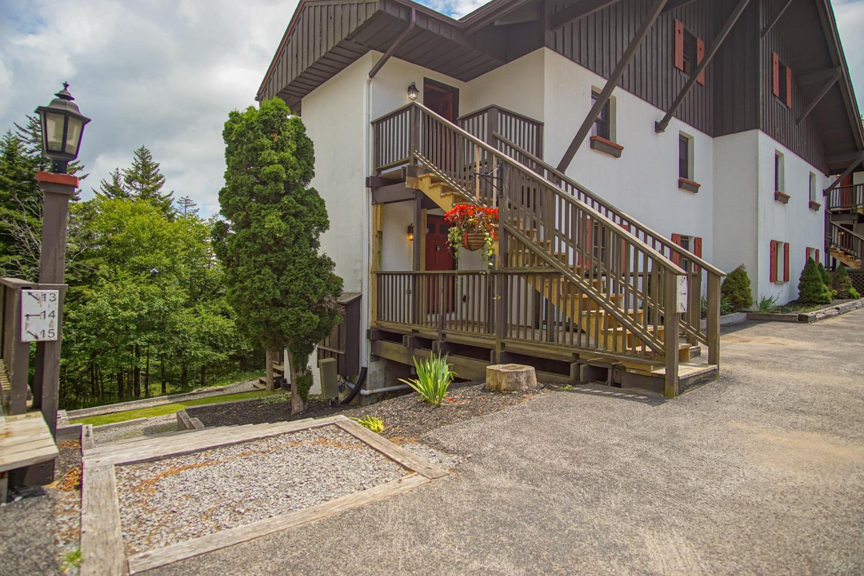 Whistlepunk #12: 4 Bedroom, 3 Bath: Slope Side, Wood Fireplace