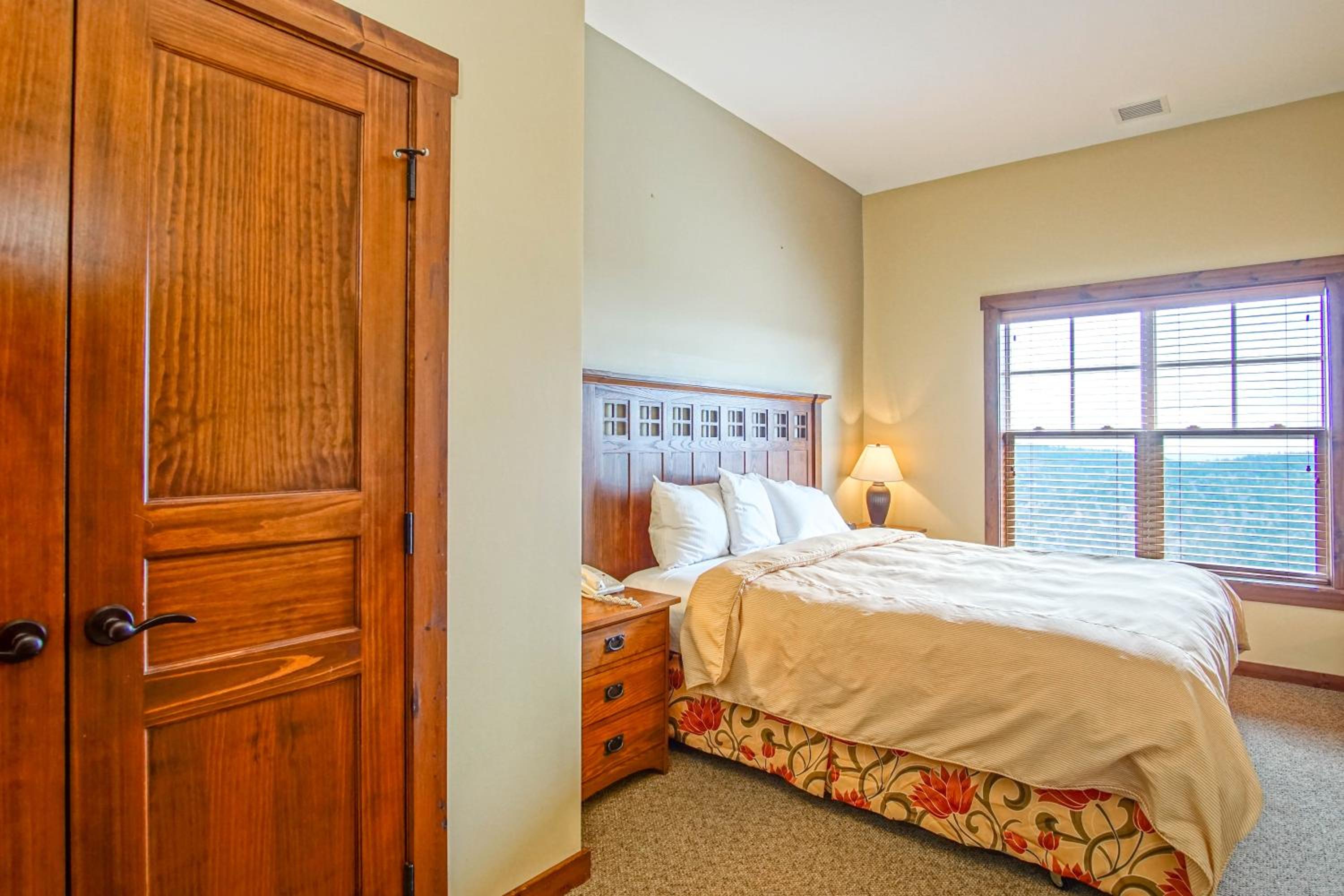2 Br: Soaring Eagle #411: Luxury Lodging Great Amenities Slope Side!