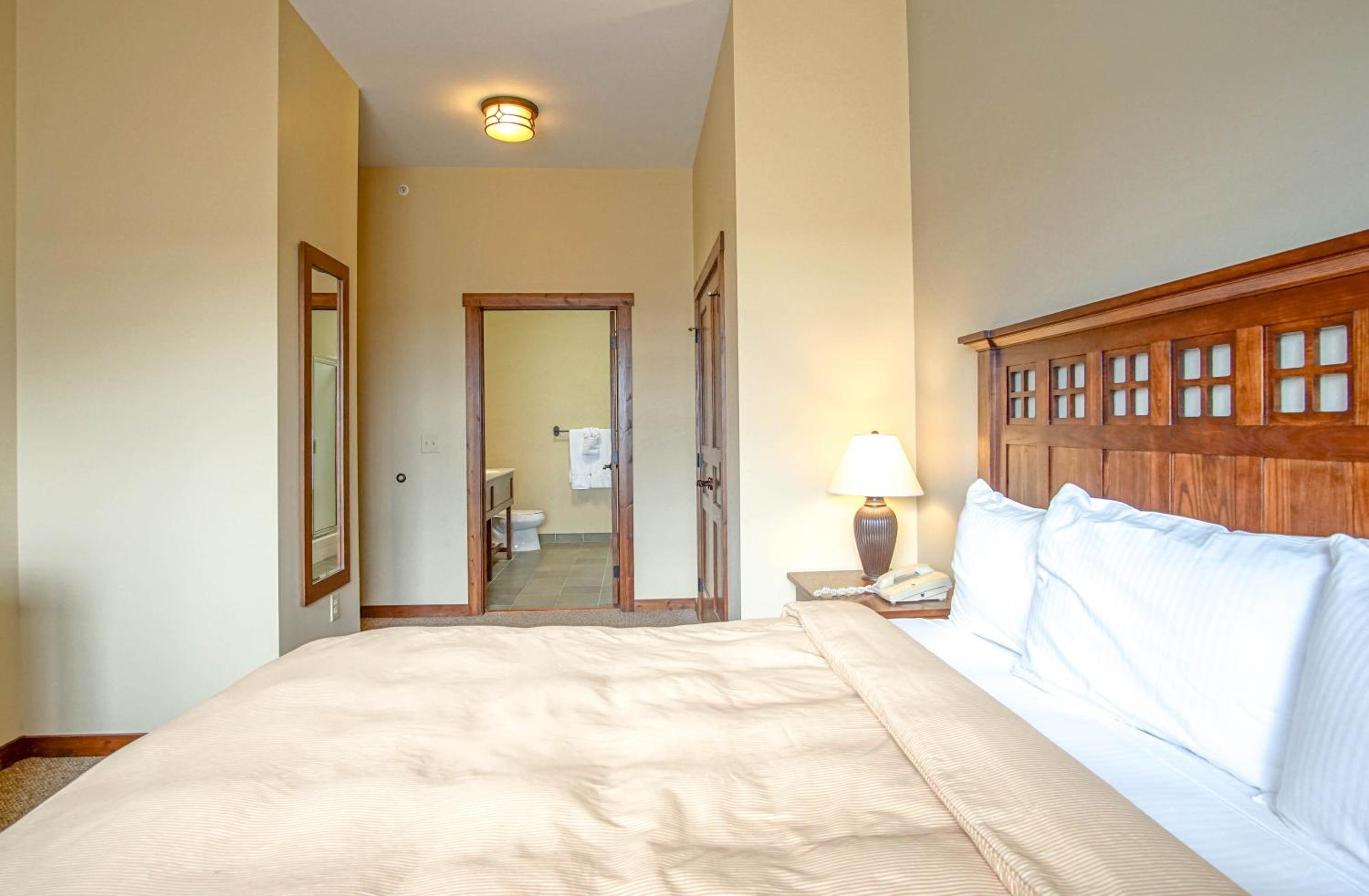 2 Br: Soaring Eagle #411: Luxury Lodging Great Amenities Slope Side!