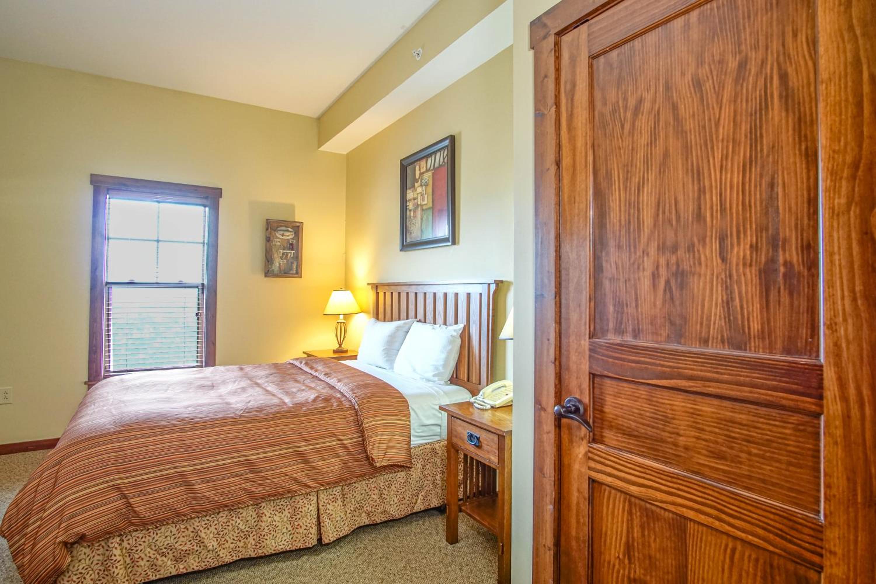 2 Br: Soaring Eagle #411: Luxury Lodging Great Amenities Slope Side!