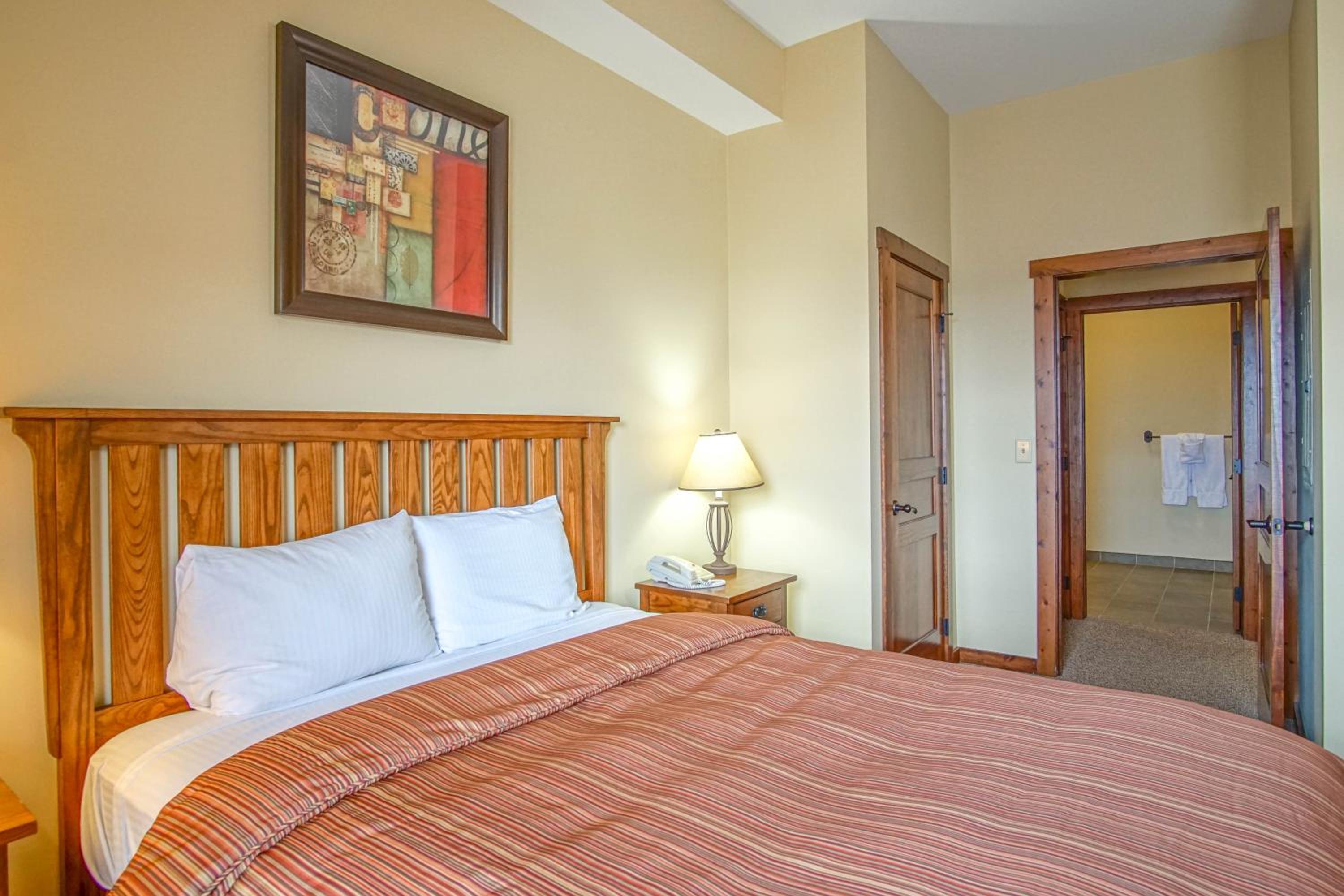2 Br: Soaring Eagle #411: Luxury Lodging Great Amenities Slope Side!