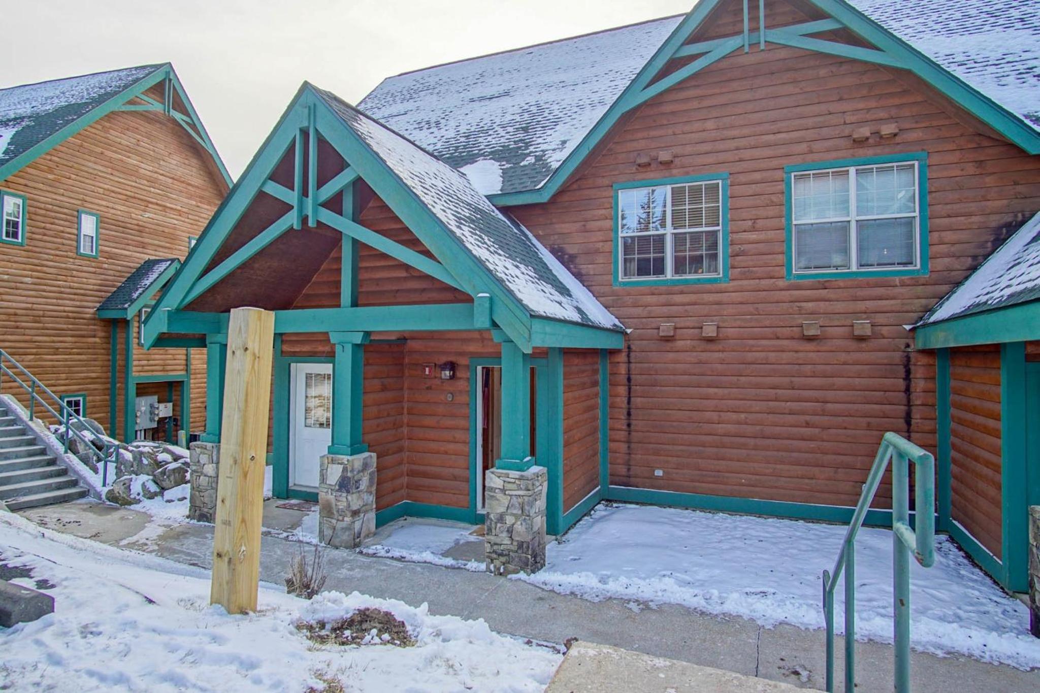 Camp Four 23: Pet Friendly, Slope side, Gas Fireplace
