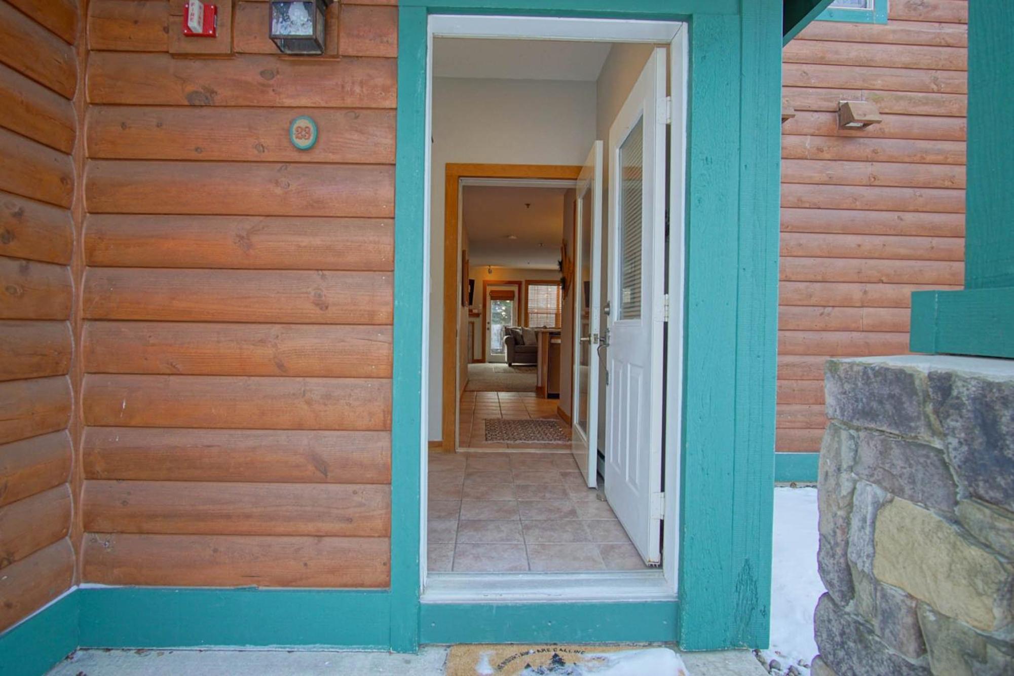 Camp Four 23: Pet Friendly, Slope side, Gas Fireplace
