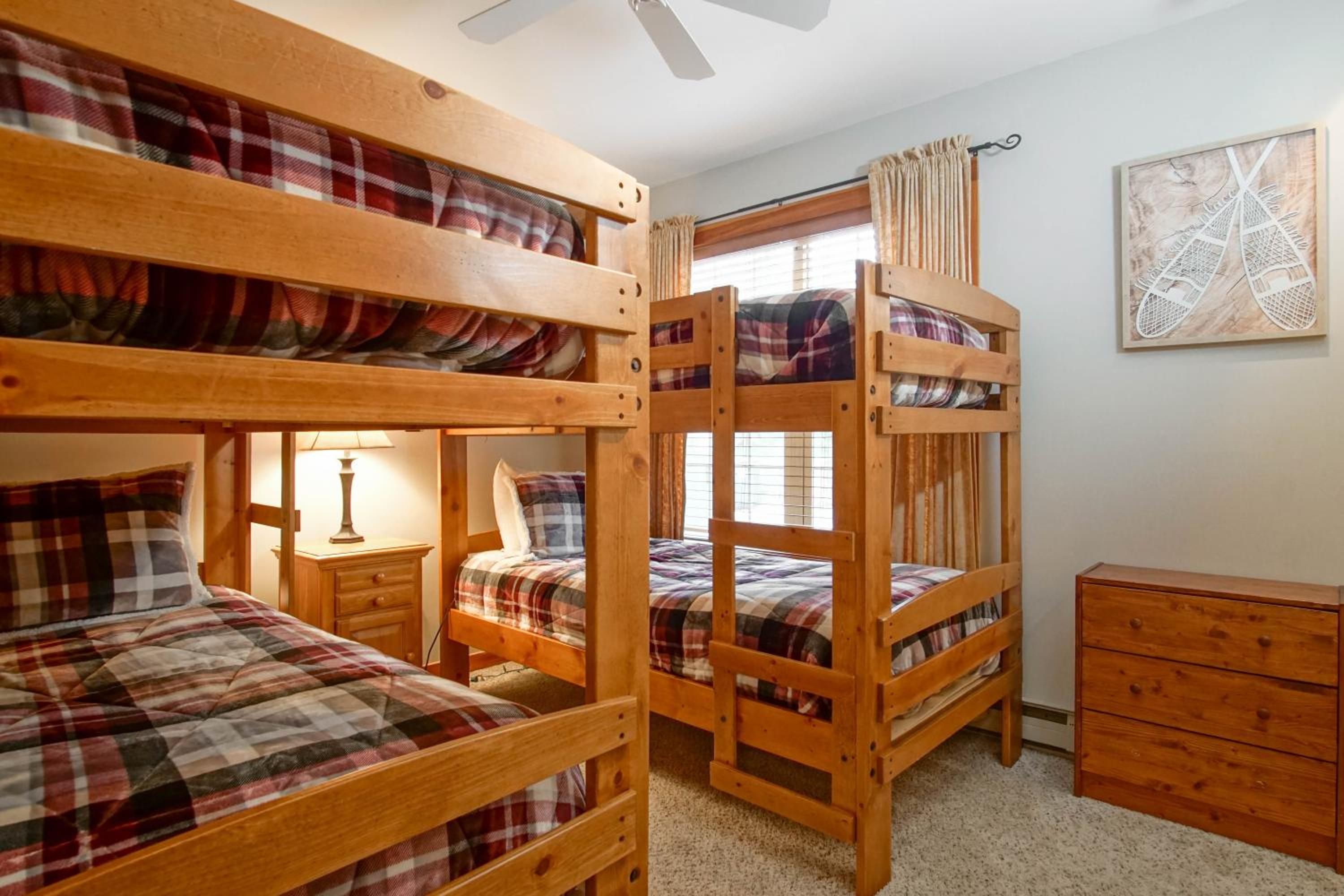 Camp Four 23: Pet Friendly, Slope side, Gas Fireplace