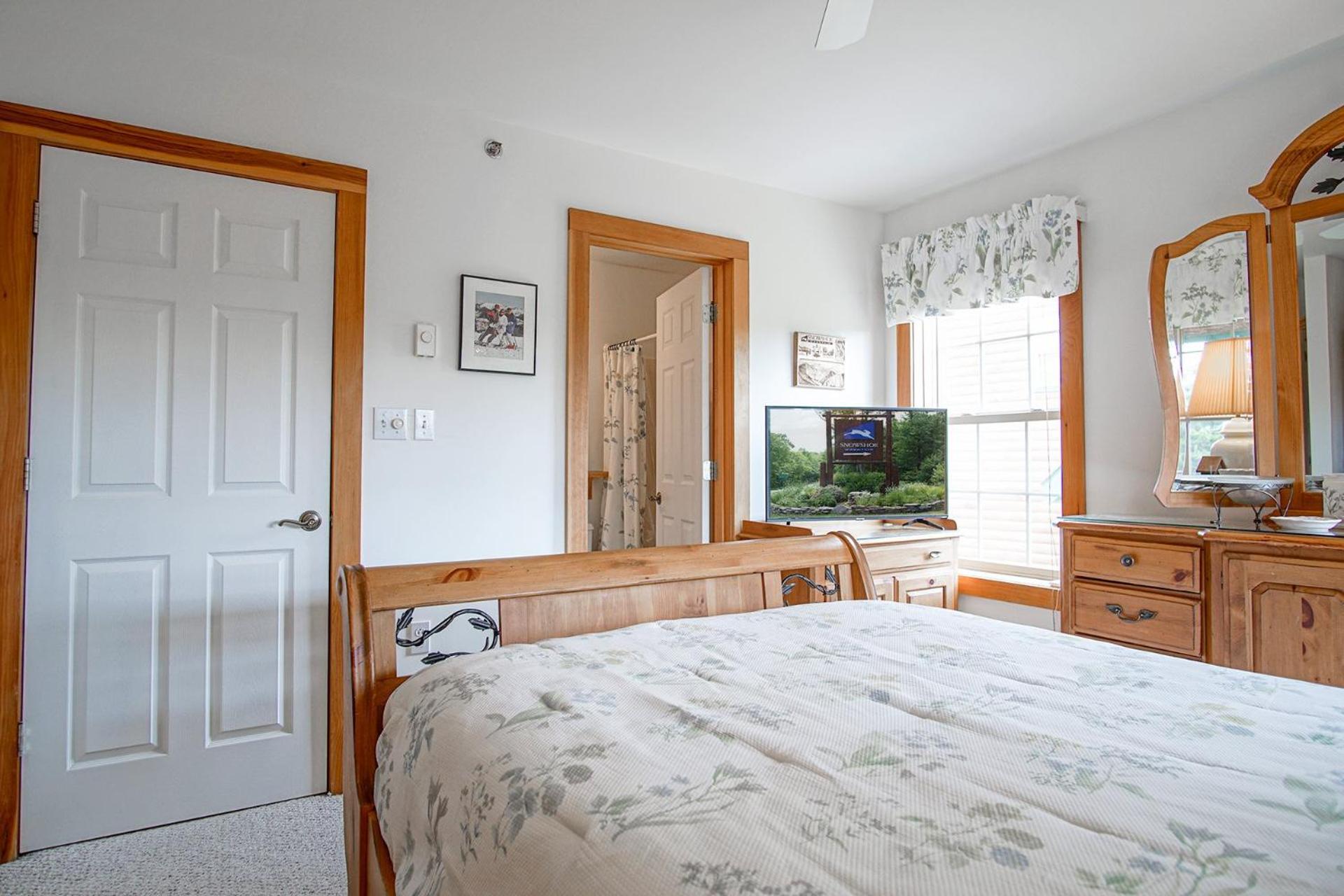 Camp 4 24: Slope Side, Cozy 2 BR with Shuttle Service