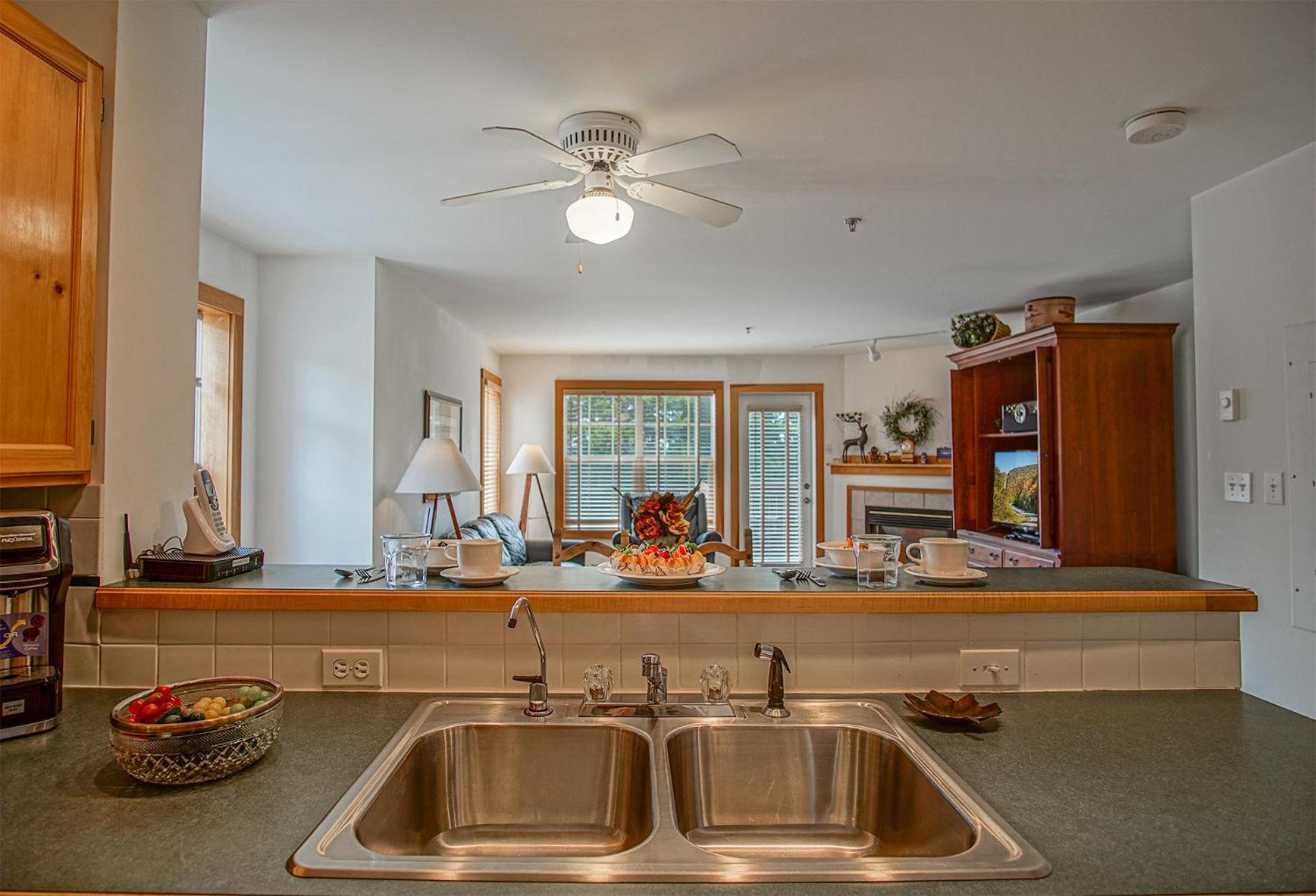 Camp 4 24: Slope Side, Cozy 2 BR with Shuttle Service