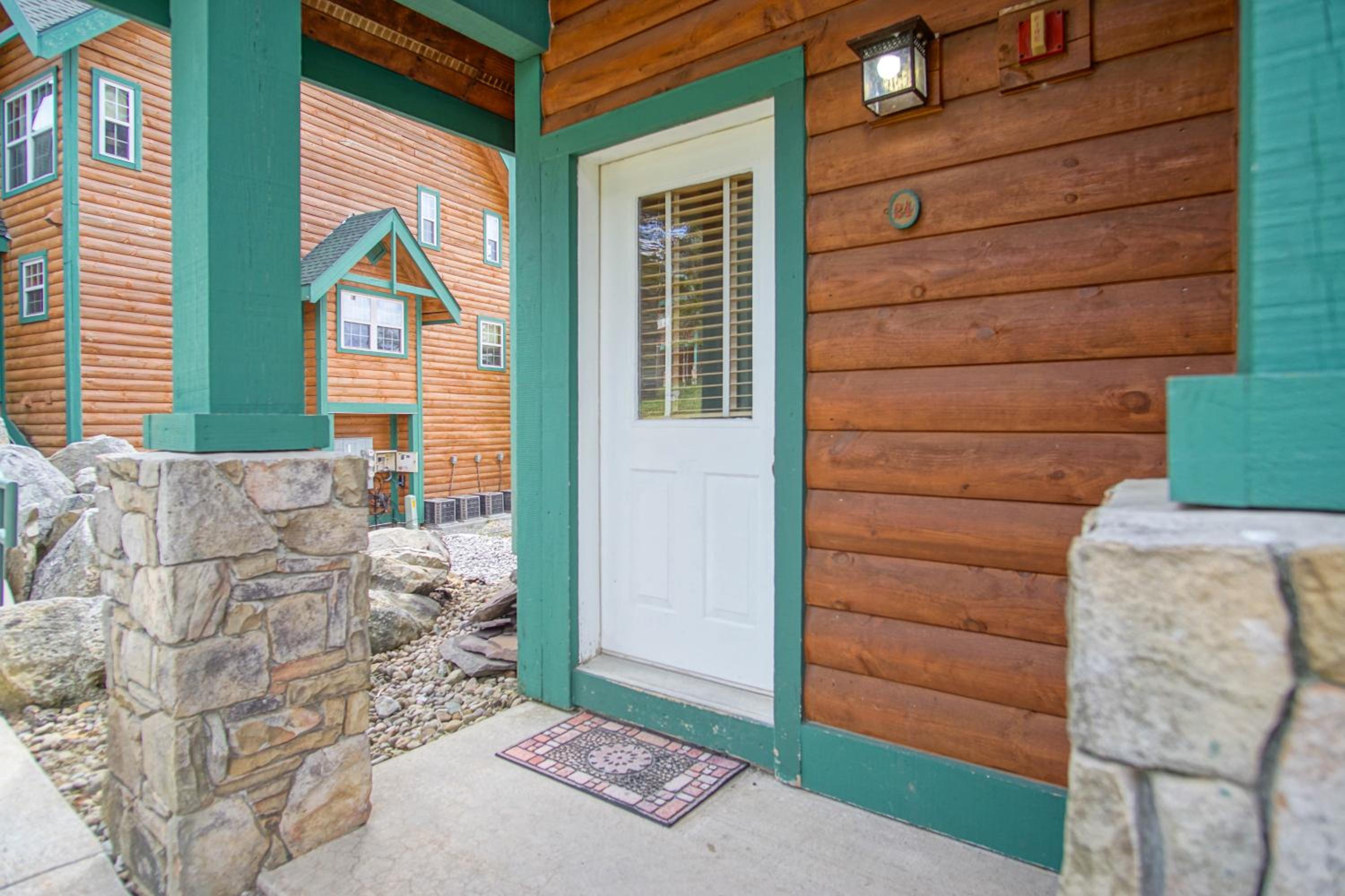 Camp 4 24: Slope Side, Cozy 2 BR with Shuttle Service