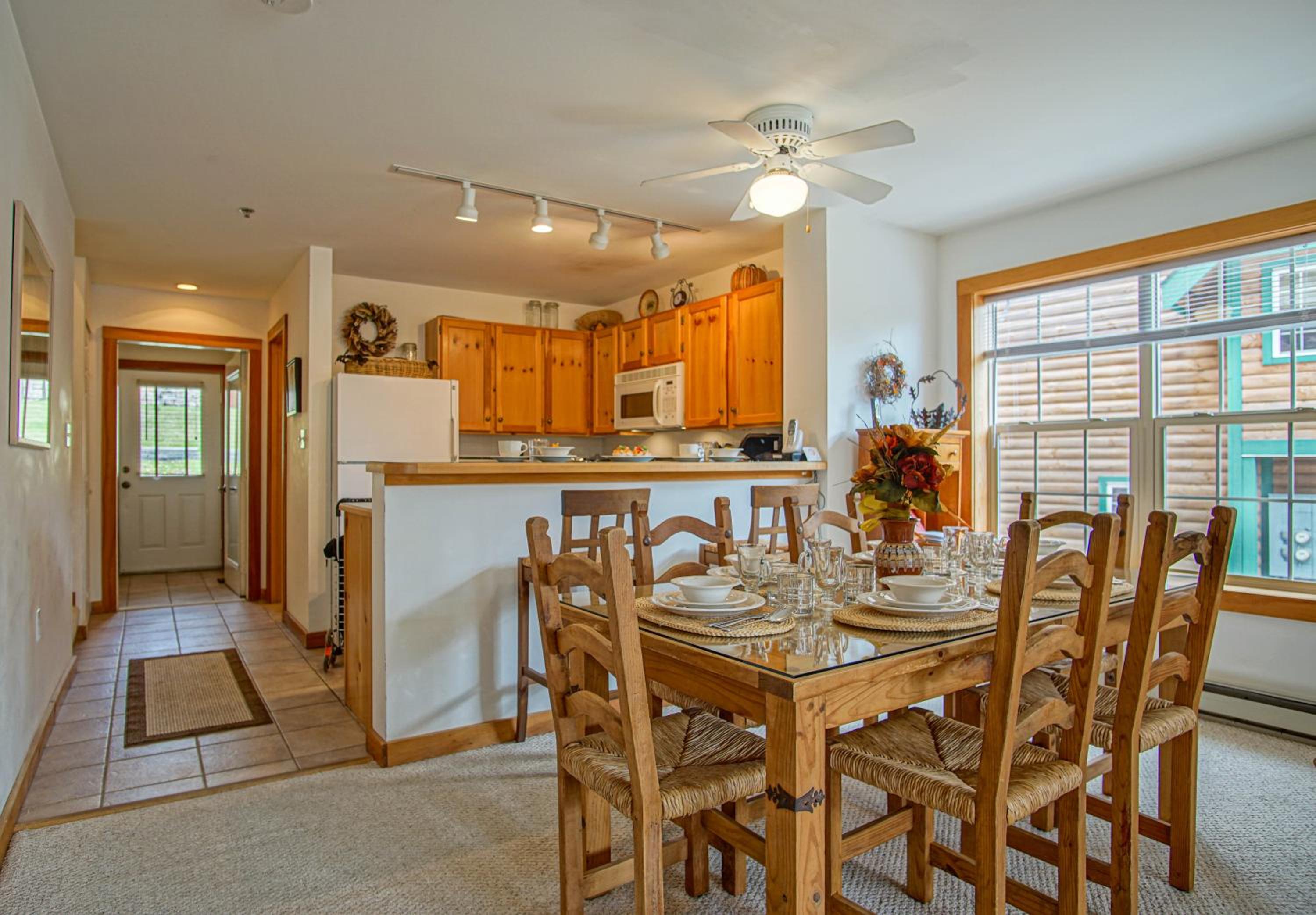 Camp 4 24: Slope Side, Cozy 2 BR with Shuttle Service