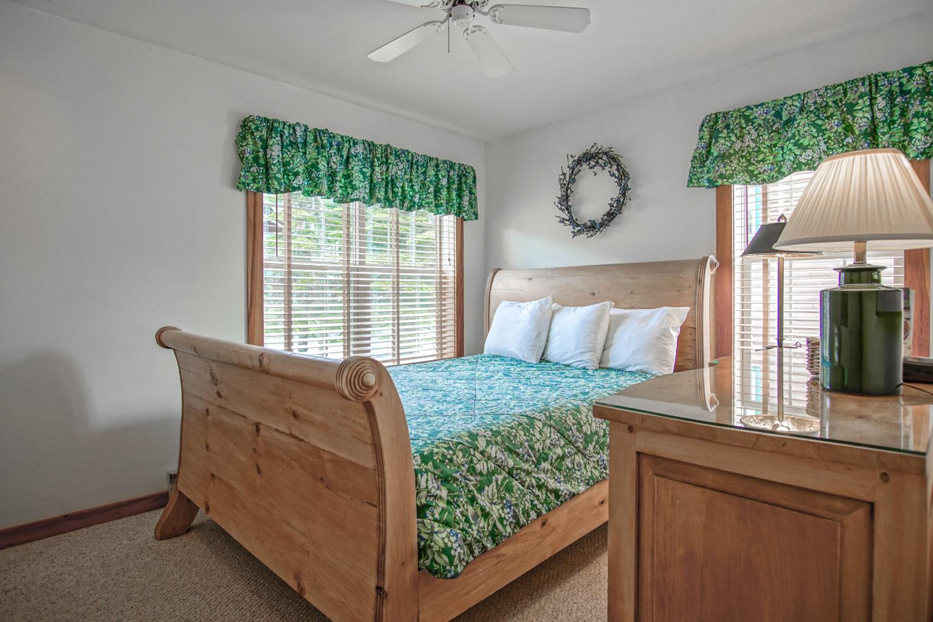 Camp 4 24: Slope Side, Cozy 2 BR with Shuttle Service