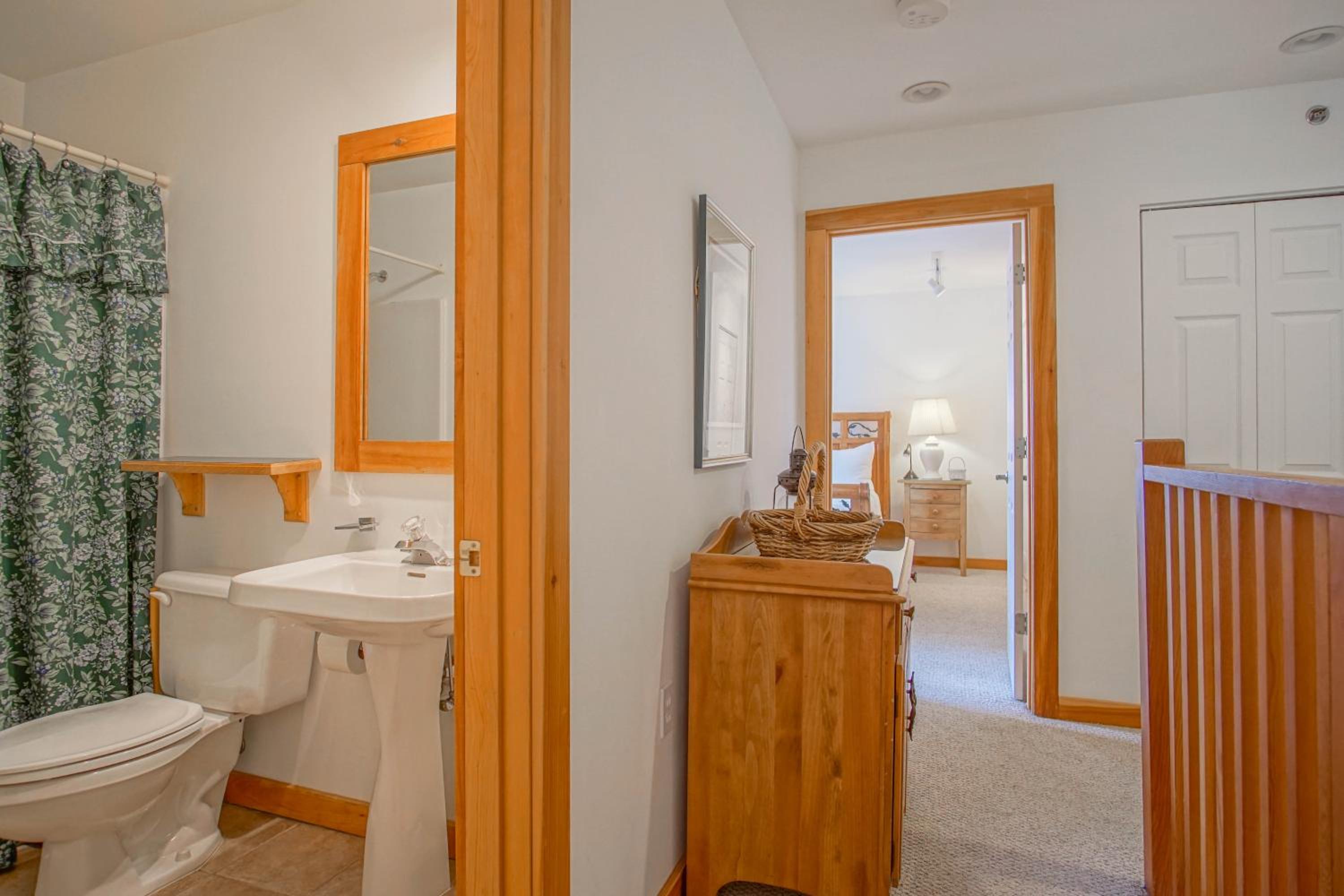 Camp 4 24: Slope Side, Cozy 2 BR with Shuttle Service