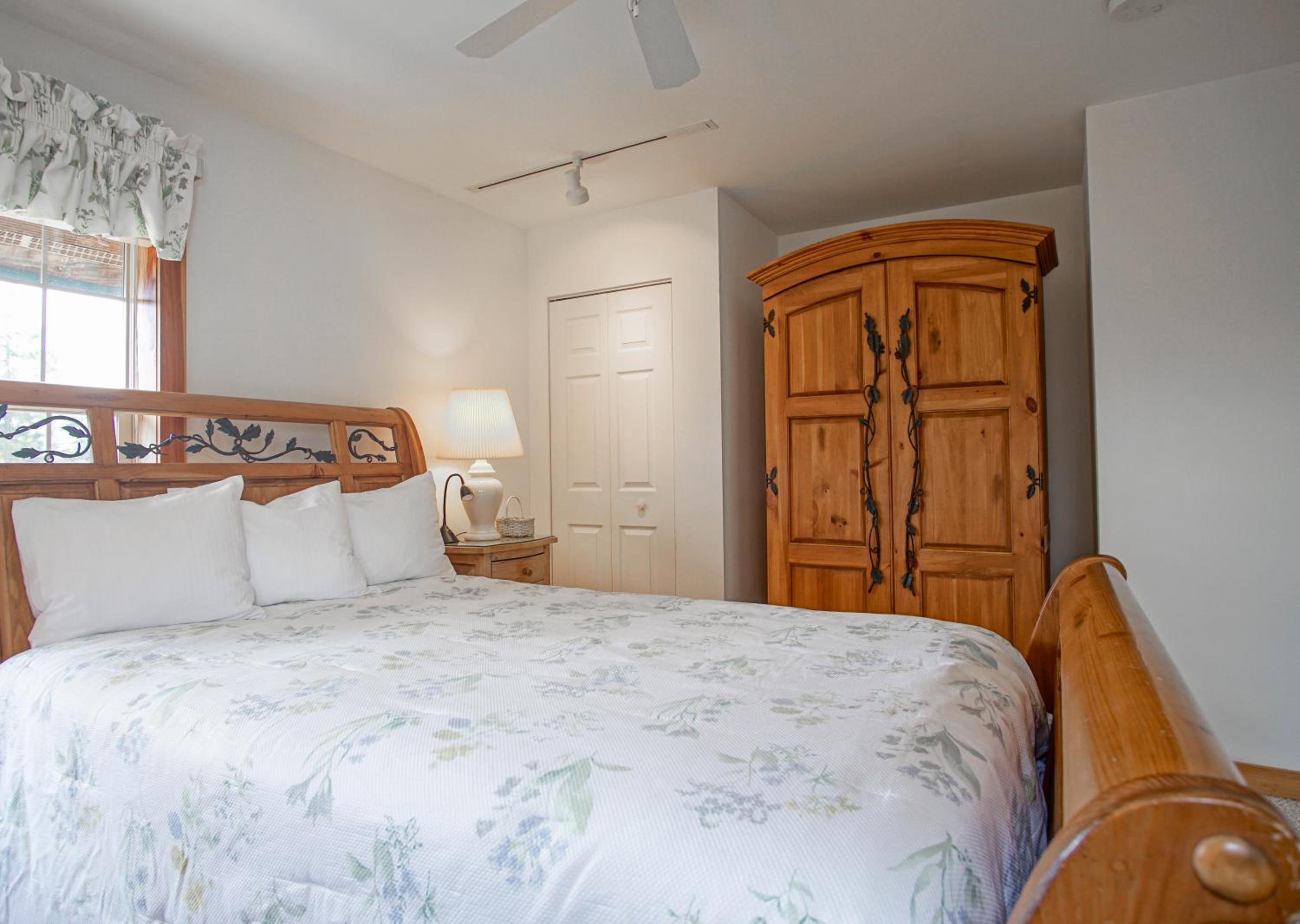 Camp 4 24: Slope Side, Cozy 2 BR with Shuttle Service