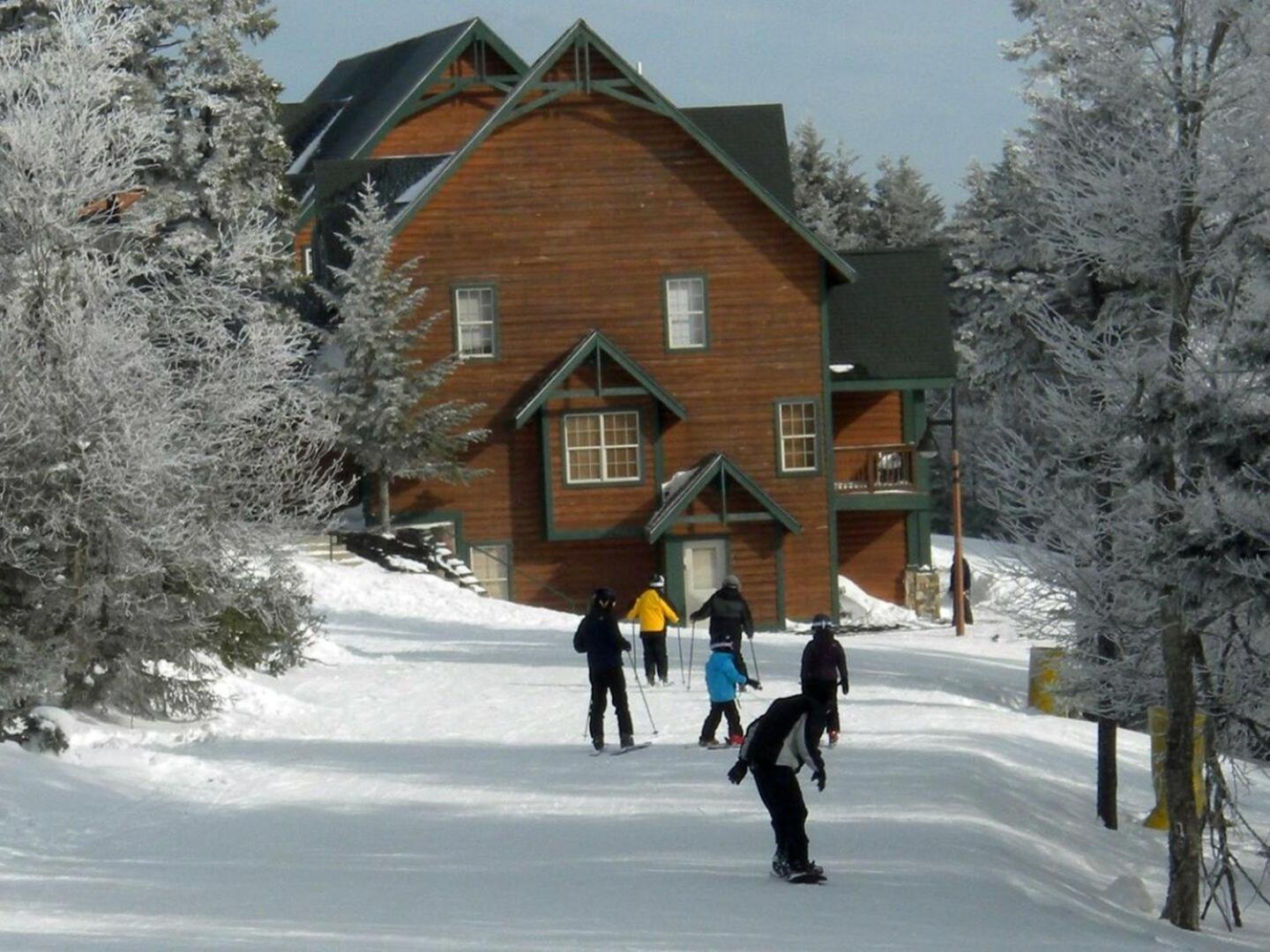 Camp 4 24: Slope Side, Cozy 2 BR with Shuttle Service