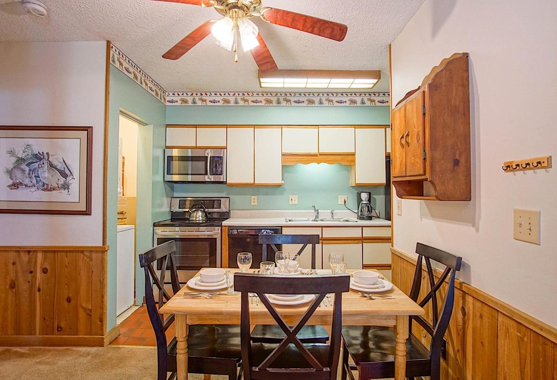 Whistlepunk #33: 1 Bedroom, 1 Full Bathroom: Slope Side, Wood Fireplace