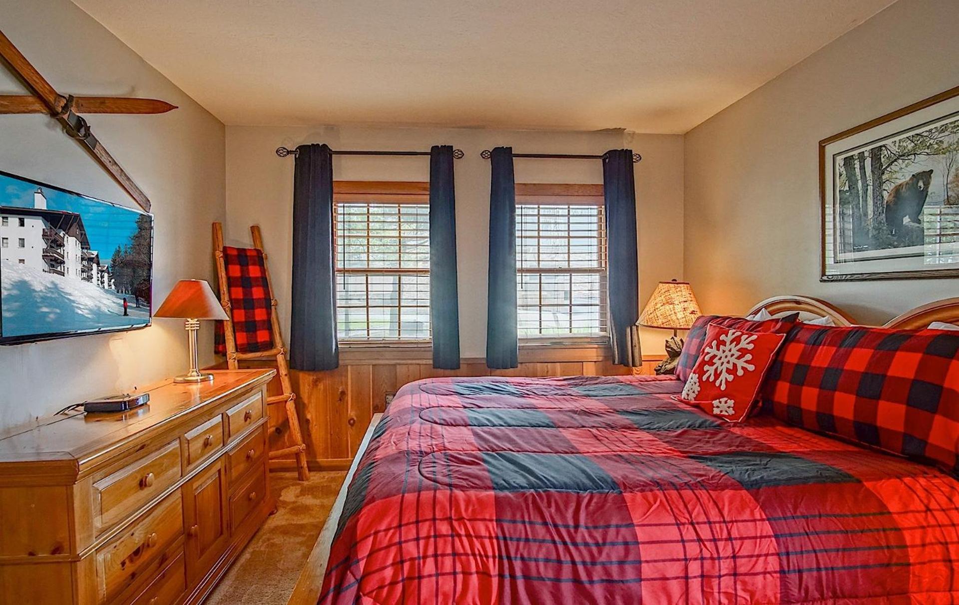 Whistlepunk #33: 1 Bedroom, 1 Full Bathroom: Slope Side, Wood Fireplace