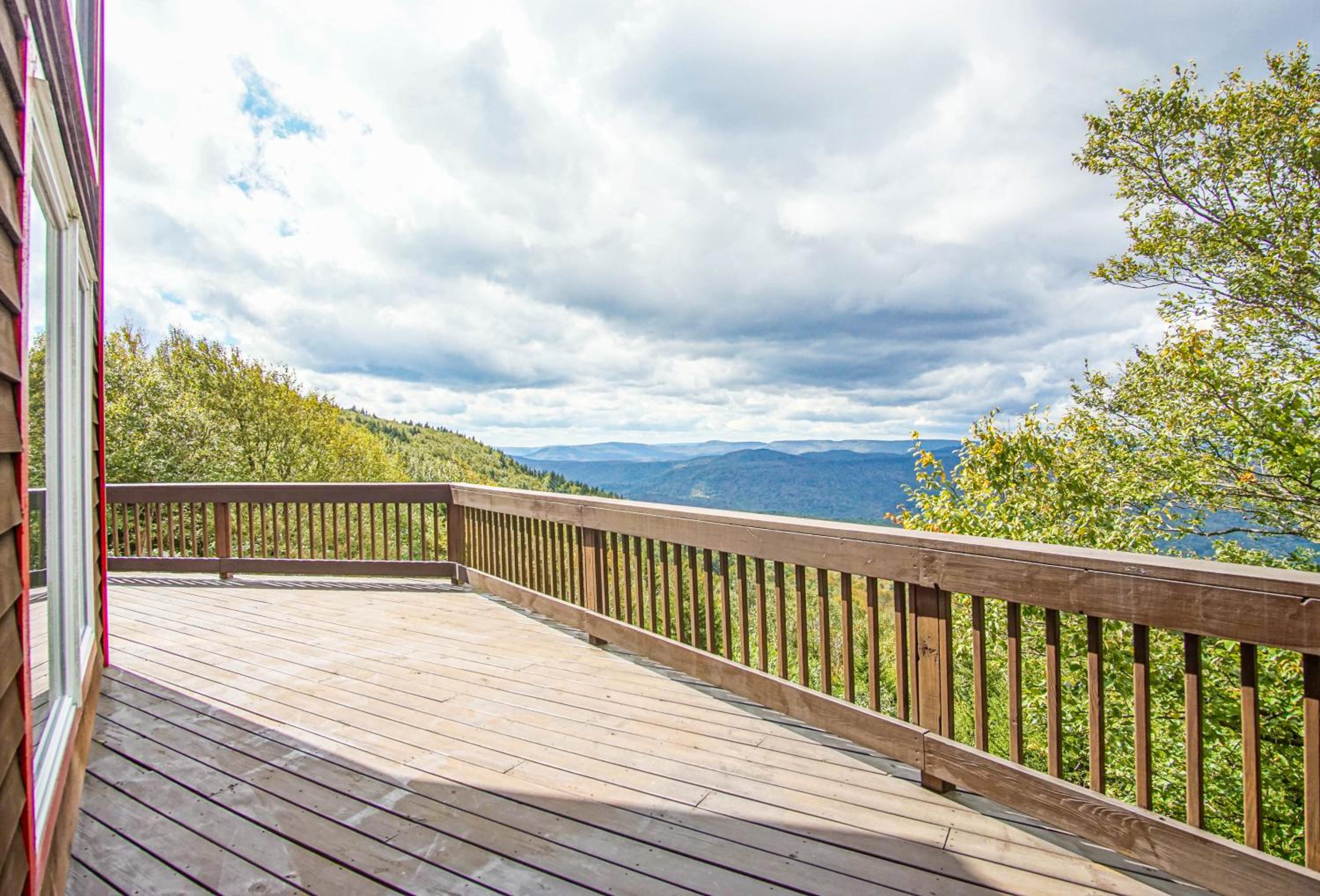 South West Ridge 72-153 5 Br: Large western views Private hot tub Wood fireplace
