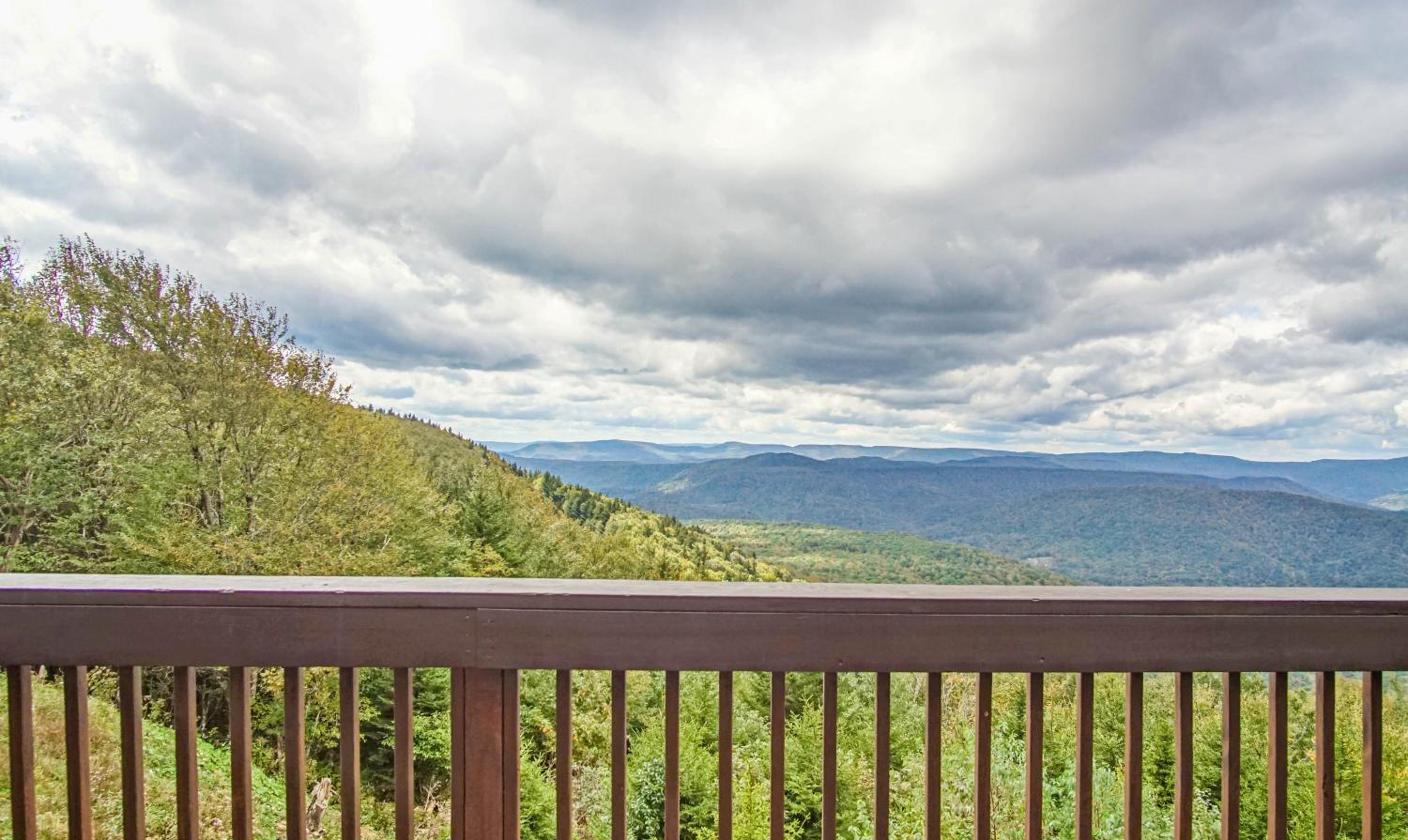 South West Ridge 72-153 5 Br: Large western views Private hot tub Wood fireplace