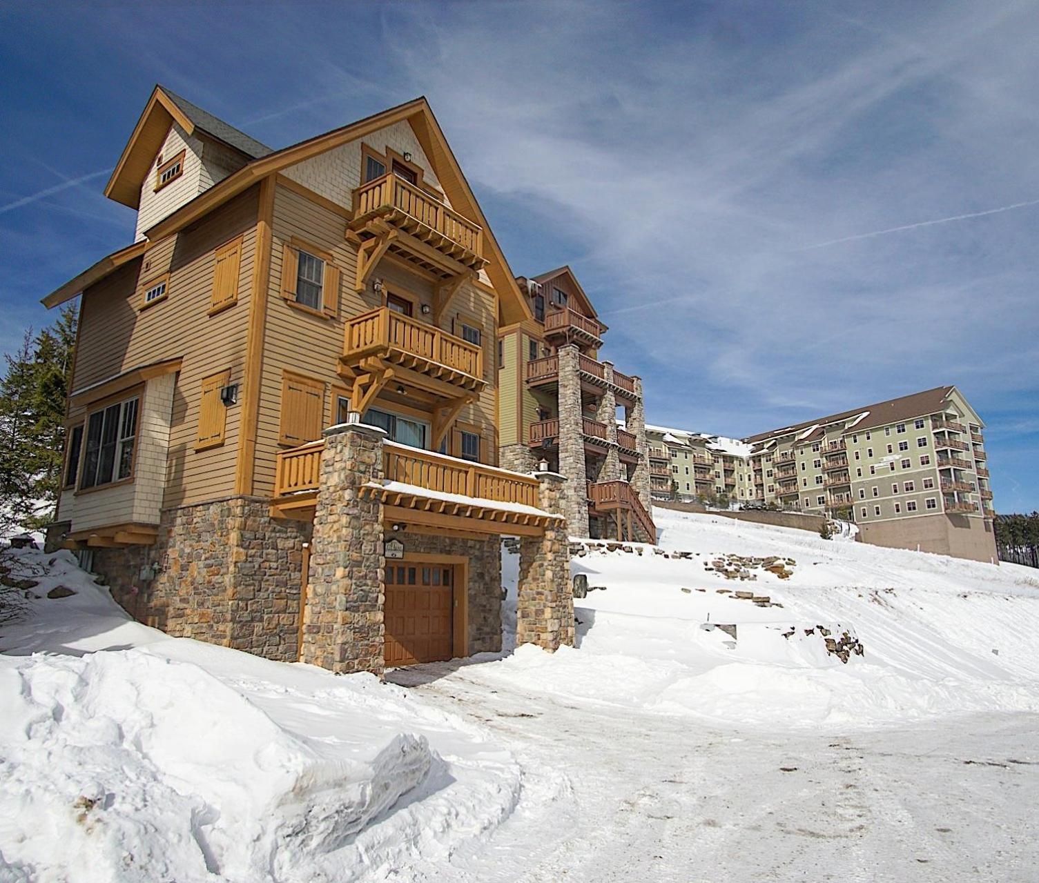 Sanctuary Family Paradise Private Home with Hot tub Snowshoe Mtn Resort