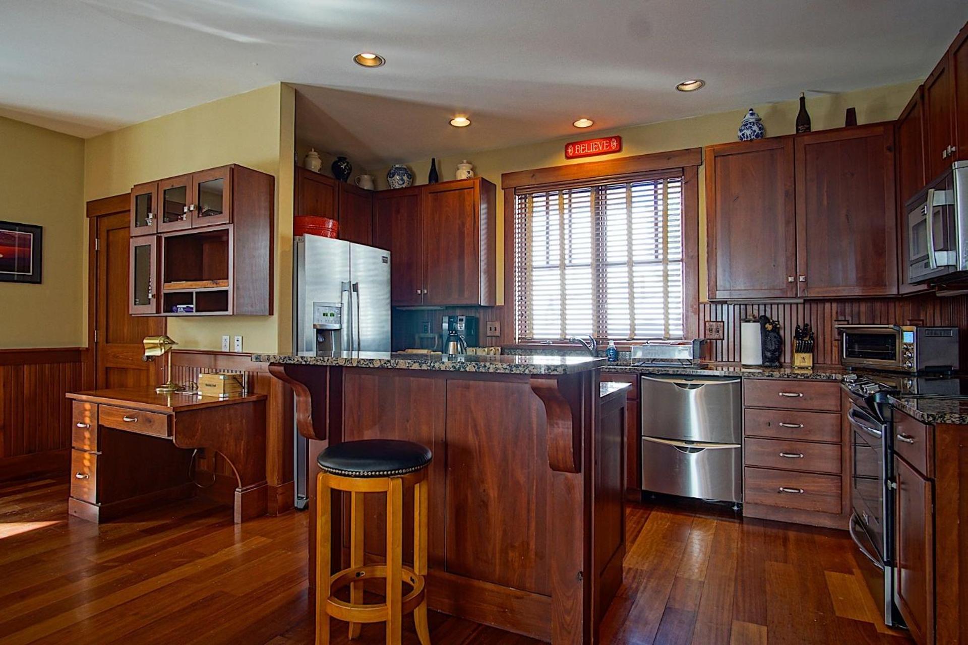 Sanctuary Family Paradise Private Home with Hot tub Snowshoe Mtn Resort