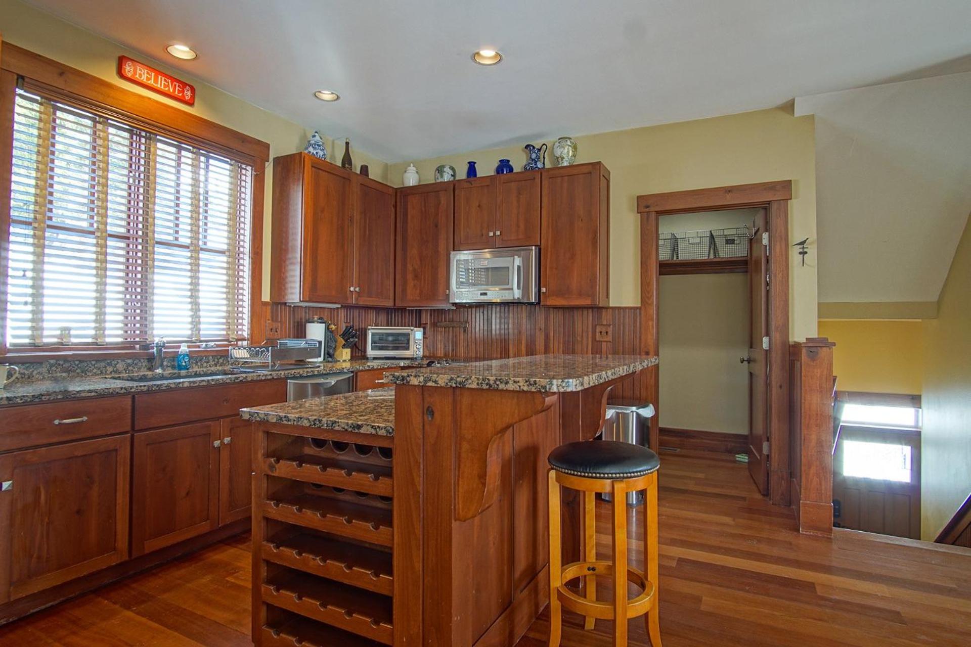 Sanctuary Family Paradise Private Home with Hot tub Snowshoe Mtn Resort