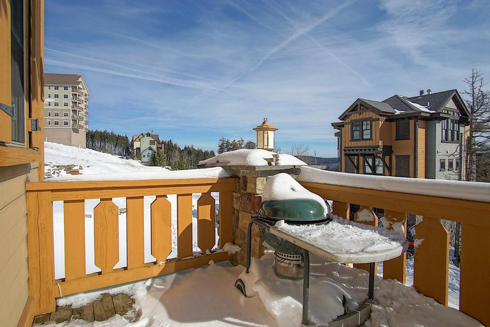 Sanctuary Family Paradise Private Home with Hot tub Snowshoe Mtn Resort