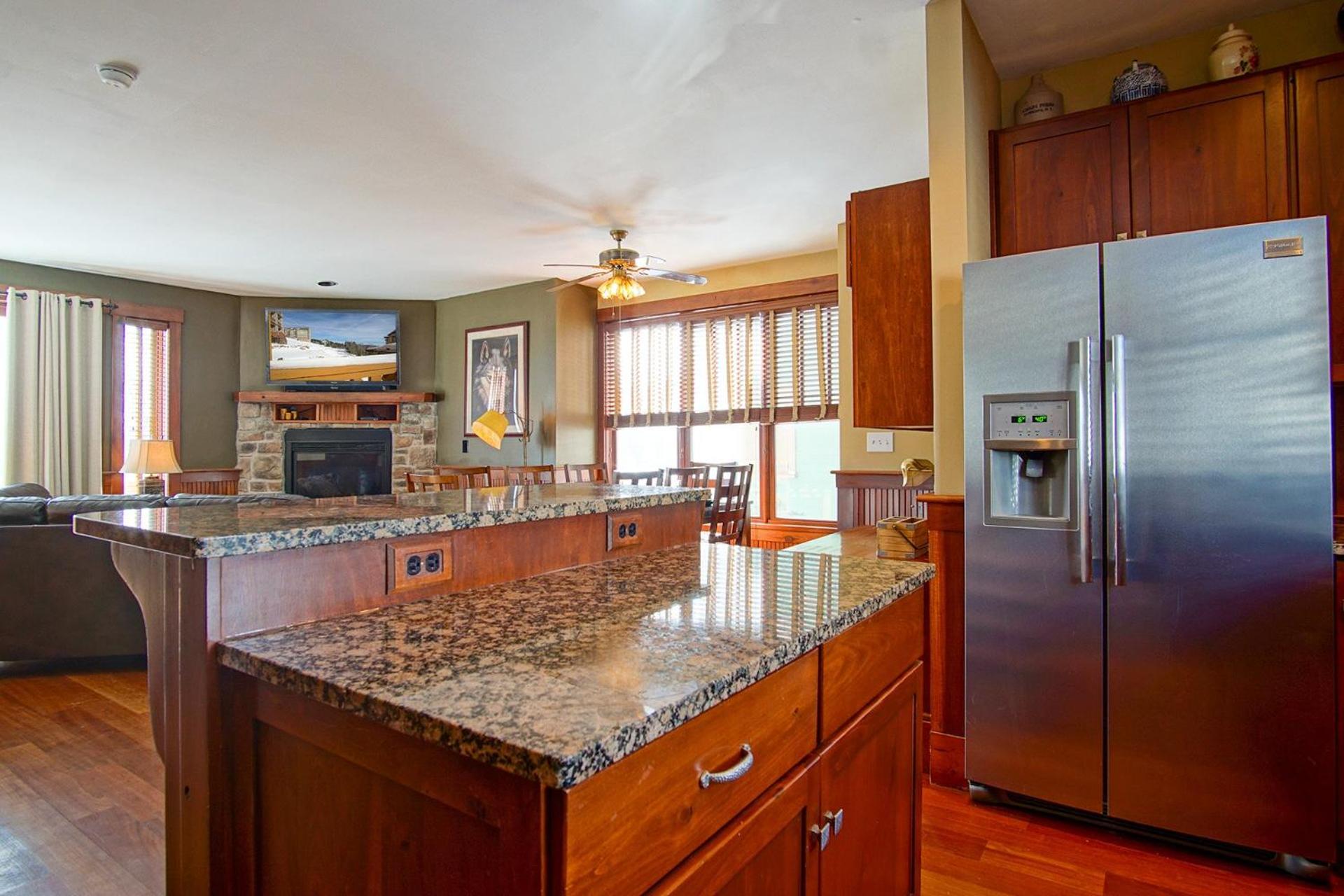 Sanctuary Family Paradise Private Home with Hot tub Snowshoe Mtn Resort