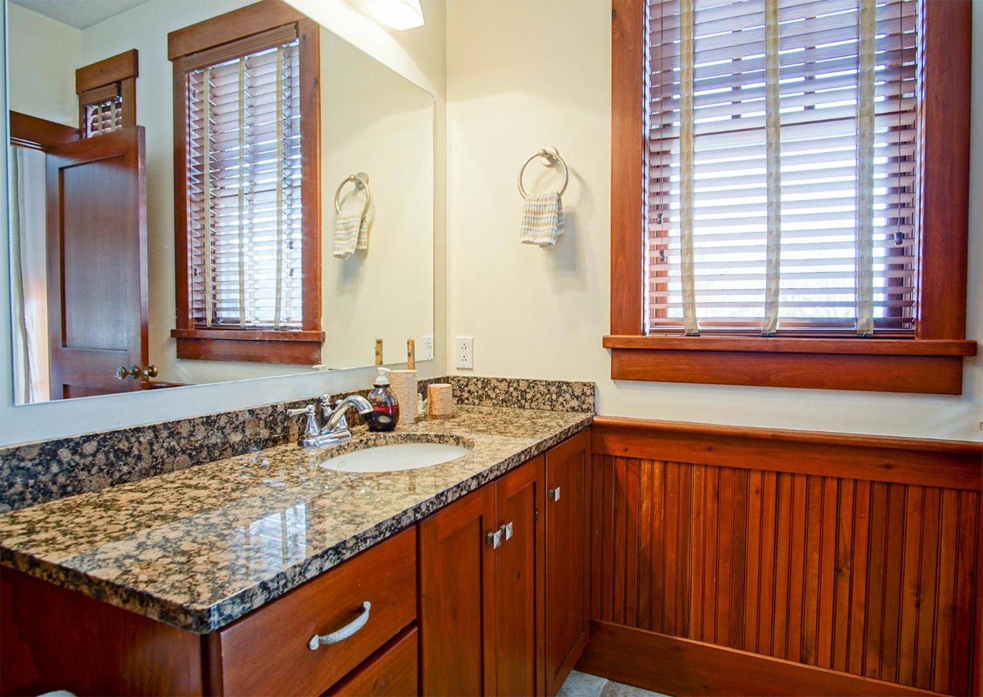 Sanctuary Family Paradise Private Home with Hot tub Snowshoe Mtn Resort