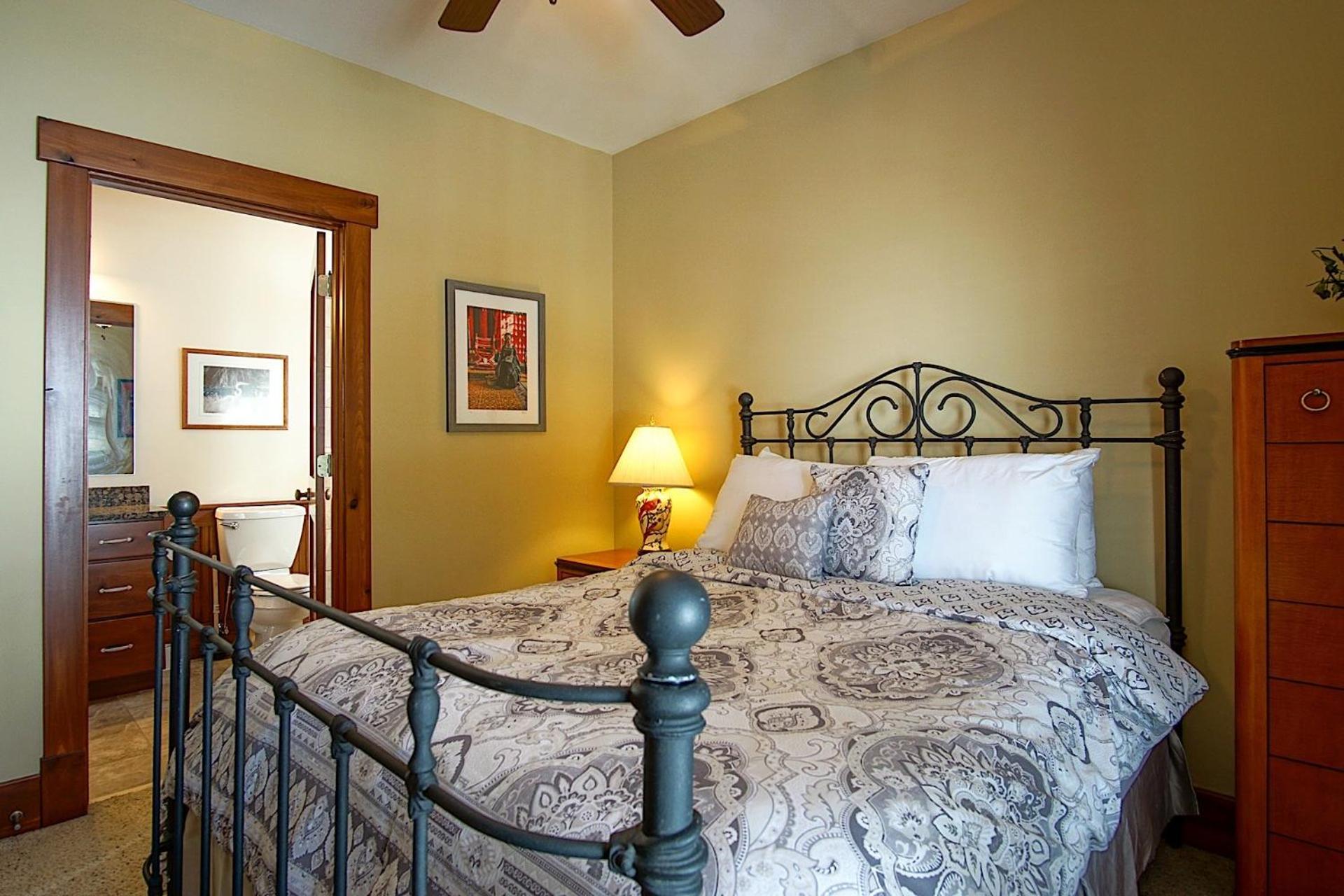 Sanctuary Family Paradise Private Home with Hot tub Snowshoe Mtn Resort