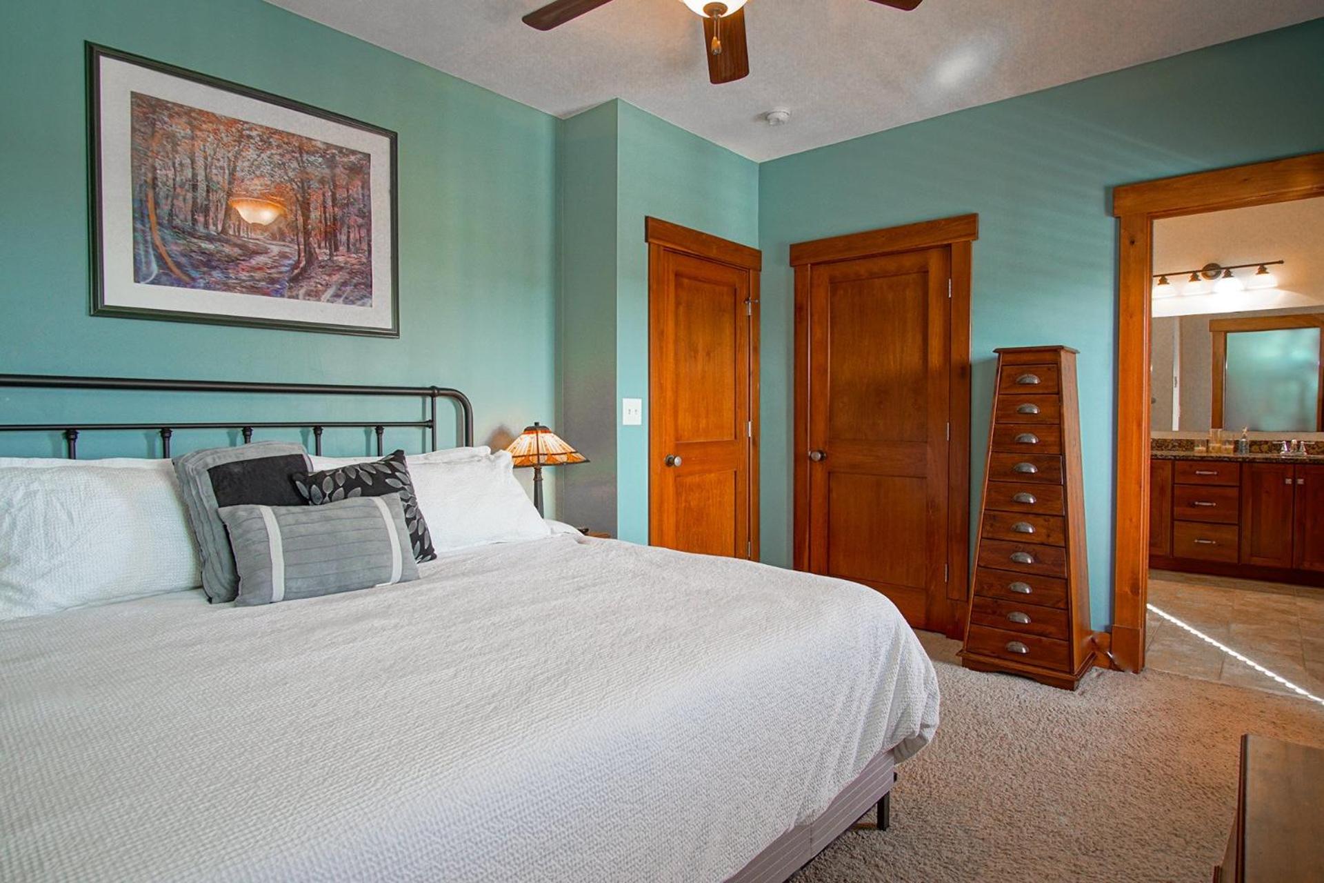 Sanctuary Family Paradise Private Home with Hot tub Snowshoe Mtn Resort