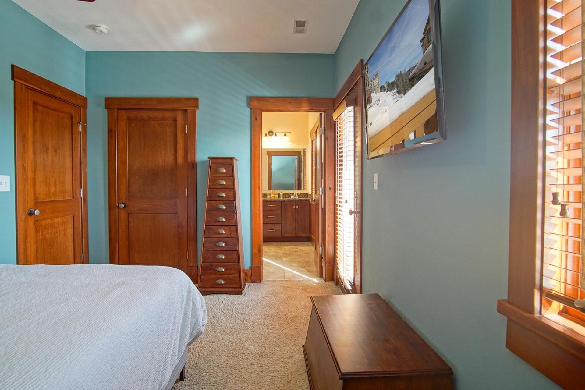 Sanctuary Family Paradise Private Home with Hot tub Snowshoe Mtn Resort