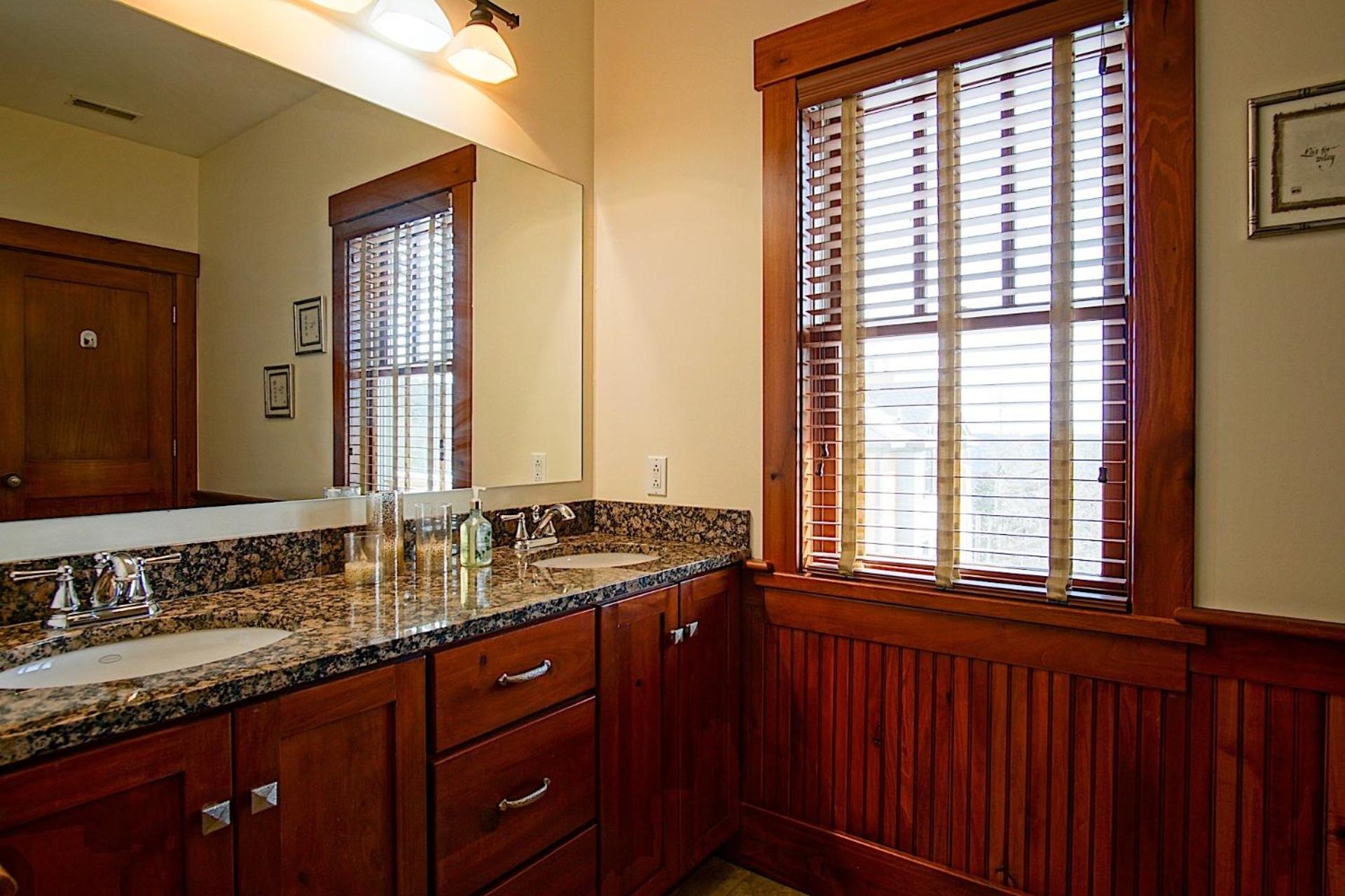 Sanctuary Family Paradise Private Home with Hot tub Snowshoe Mtn Resort