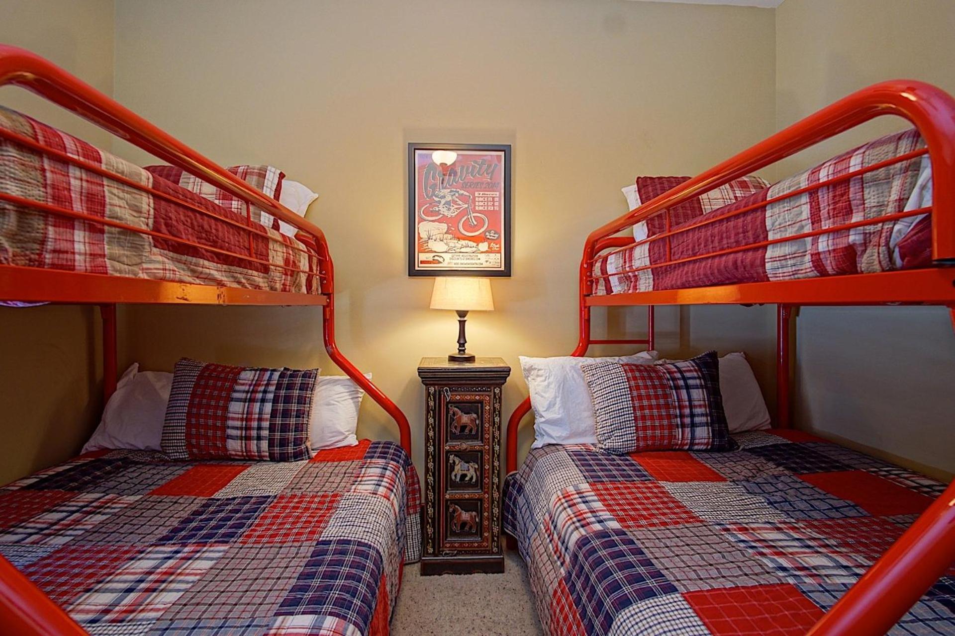Sanctuary Family Paradise Private Home with Hot tub Snowshoe Mtn Resort
