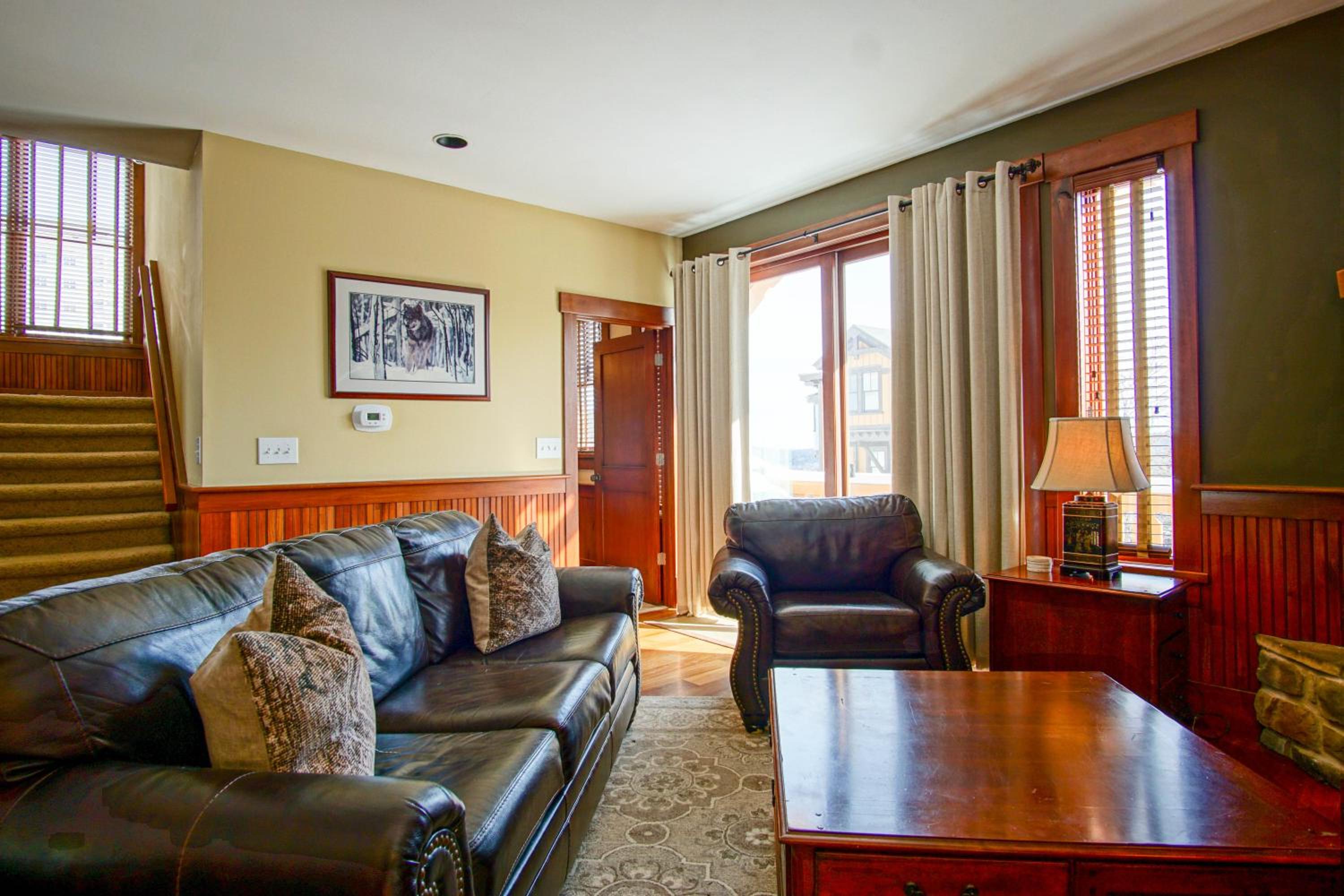 Sanctuary Family Paradise Private Home with Hot tub Snowshoe Mtn Resort