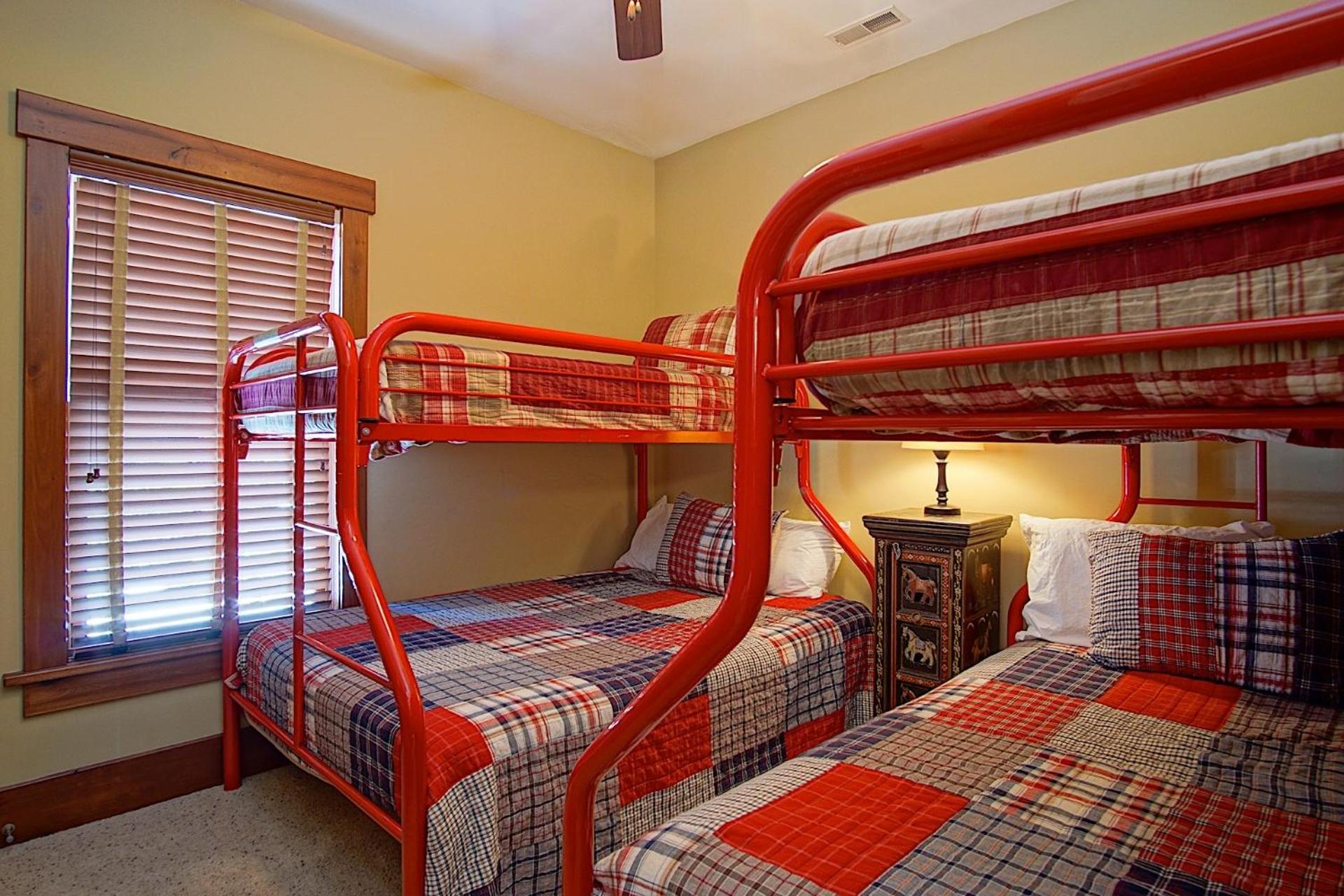 Sanctuary Family Paradise Private Home with Hot tub Snowshoe Mtn Resort