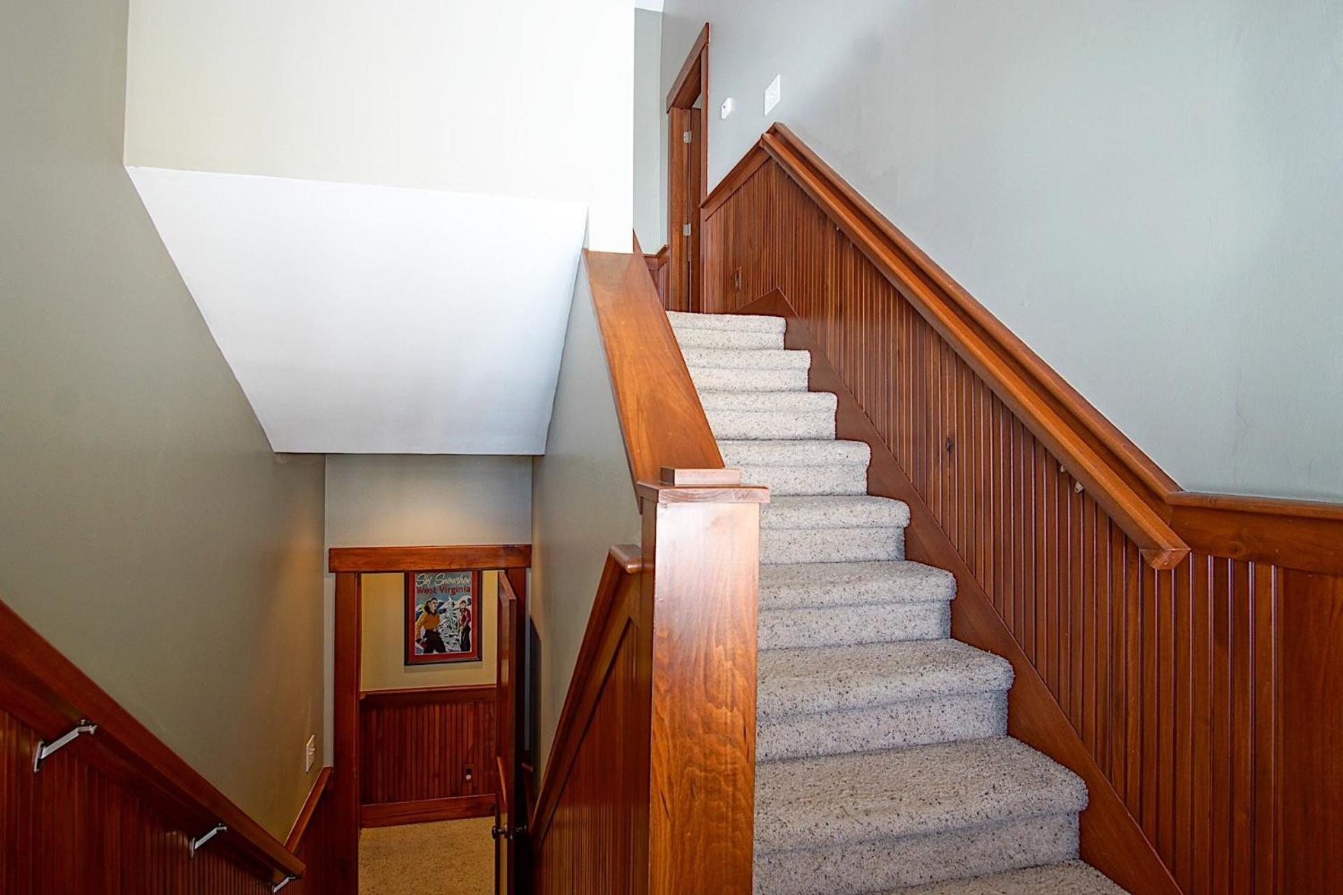 Sanctuary Family Paradise Private Home with Hot tub Snowshoe Mtn Resort