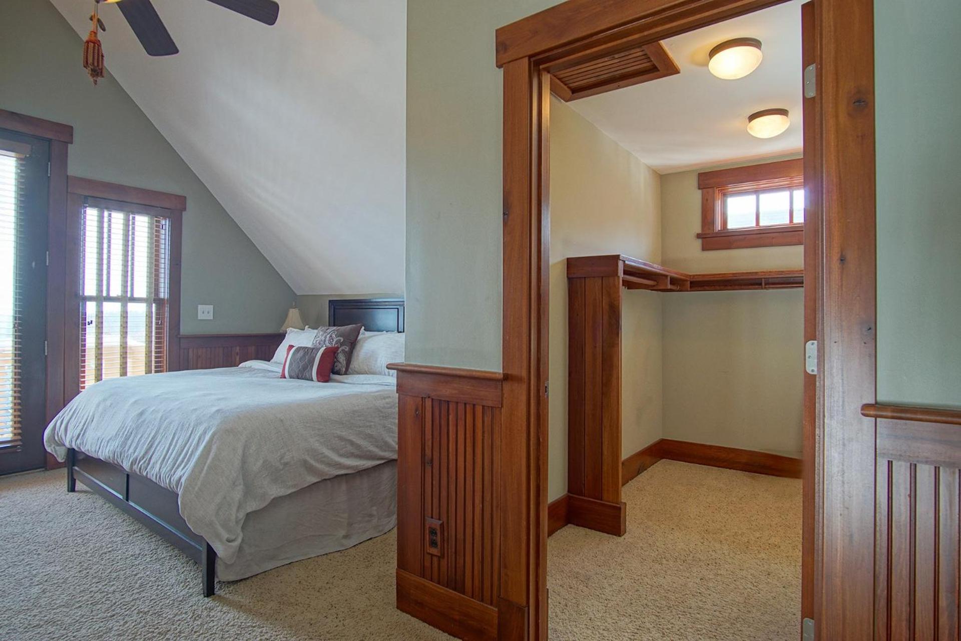 Sanctuary Family Paradise Private Home with Hot tub Snowshoe Mtn Resort