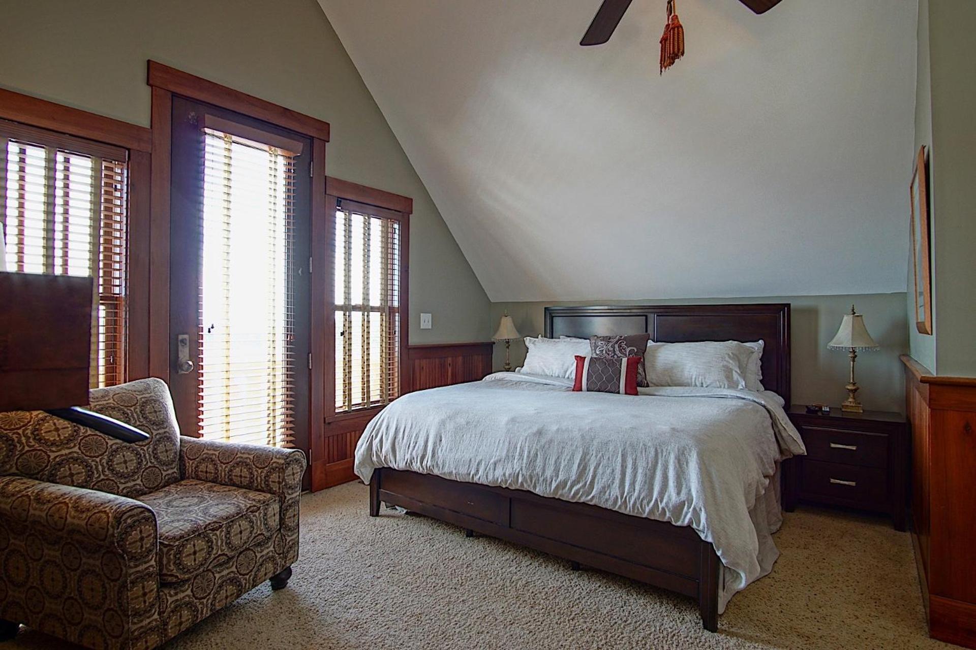 Sanctuary Family Paradise Private Home with Hot tub Snowshoe Mtn Resort